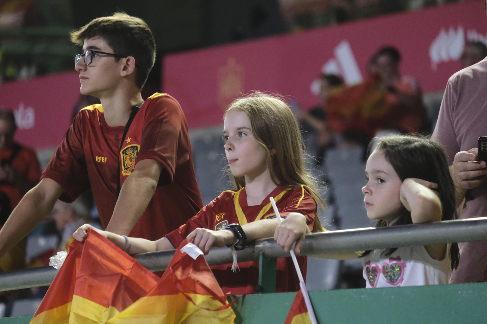 Las mejores fotos del ambiente en El Arcángel para el España - Suiza