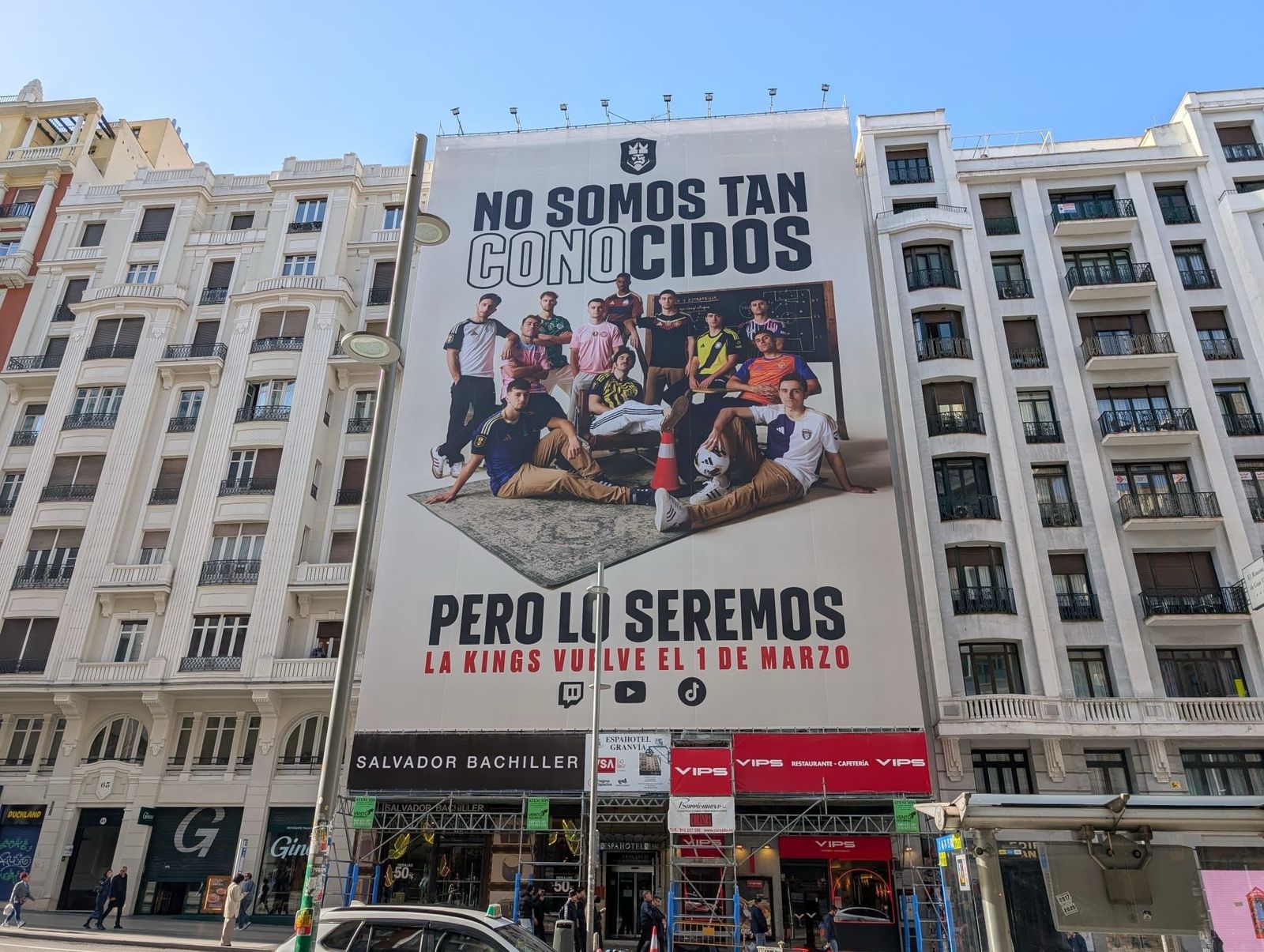 El cartel de la Kings League en la Gran Vía de Madrid