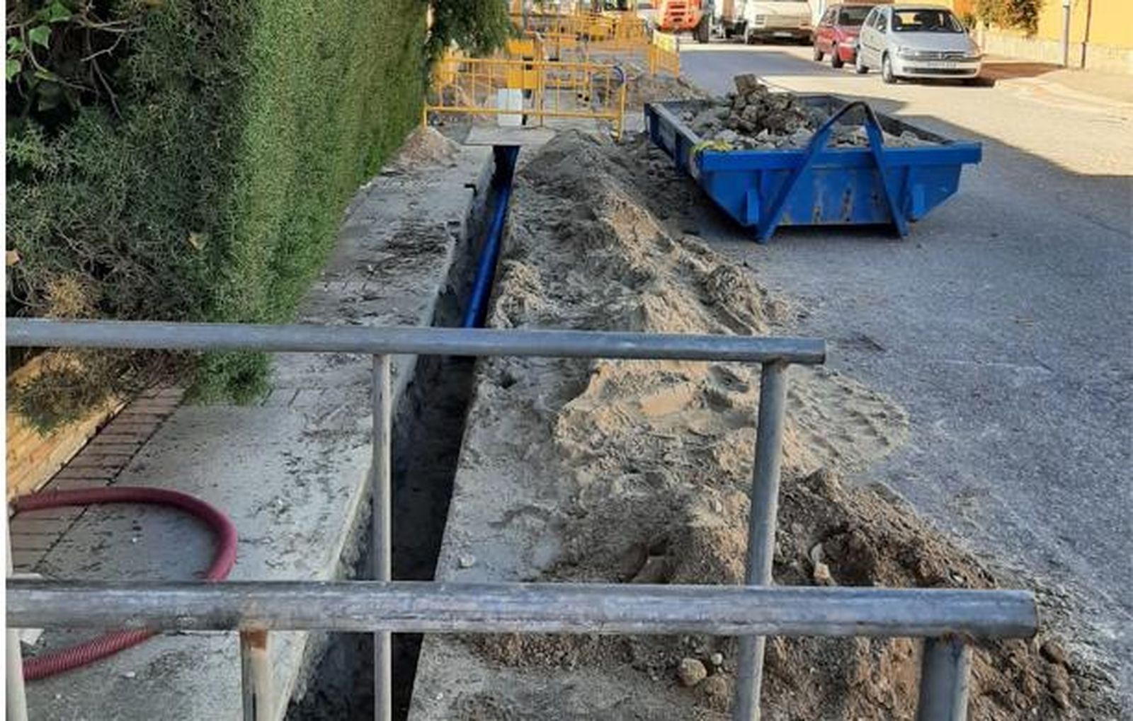 Una imagen de las obras que se acometen en la calle Luis Caballero de Valdelagrana.