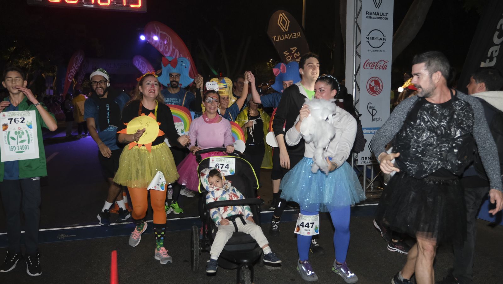 Imágenes de la XIV edición de la San Silvestre de Almería