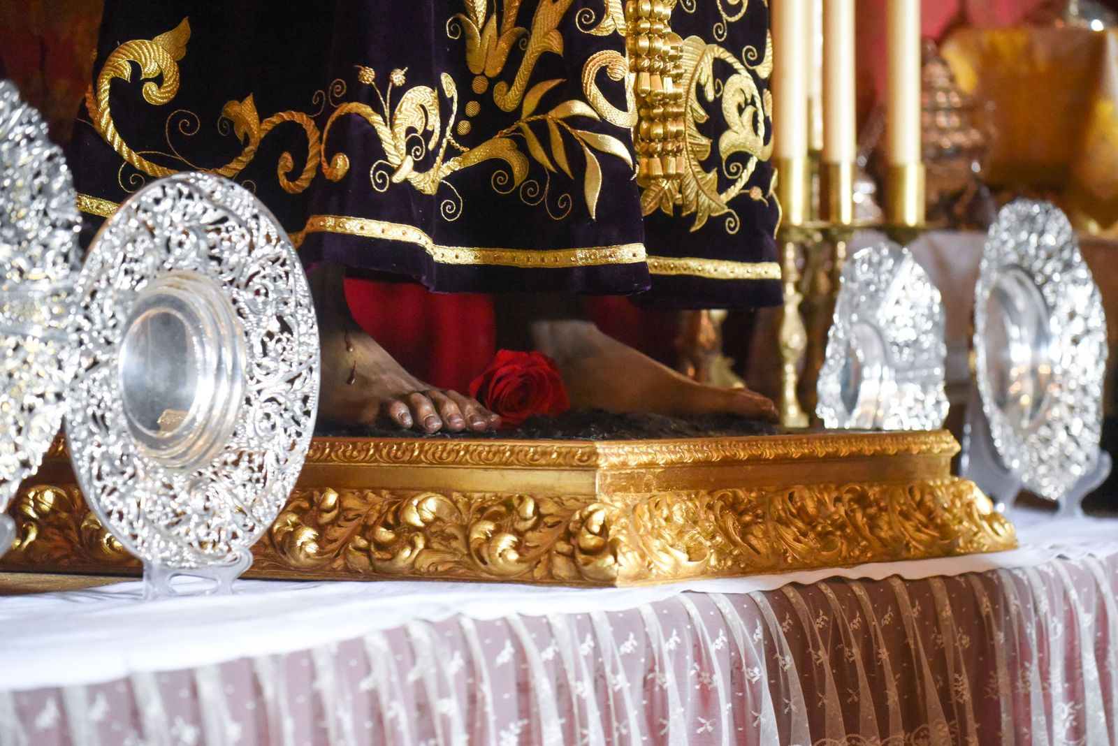 Las fotos del solemne besapiés del Señor de la Humildad y Paciencia de Córdoba