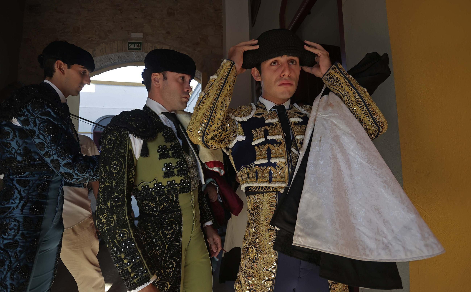 Fotos de la novillada mixta con picadores del sábado de la Feria de La Línea: Ignacio Candelas, Miriam Cabas y Juan Jesús Rodríguez