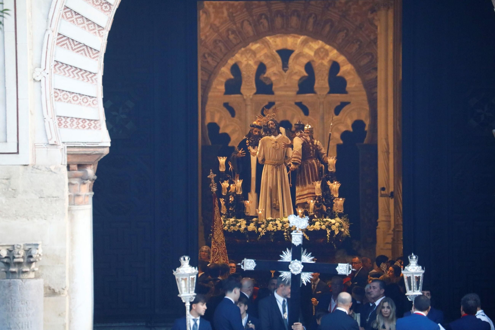 Las mejores fotos de los traslados de regreso de las hermandades tras el Magno Vía Crucis de Córdoba