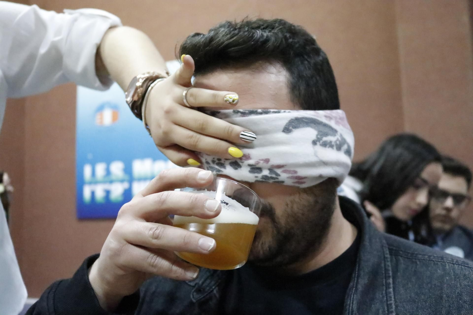 Imágenes de la presentación de la nueva cerveza de los alumnos del IES Mediterráneo