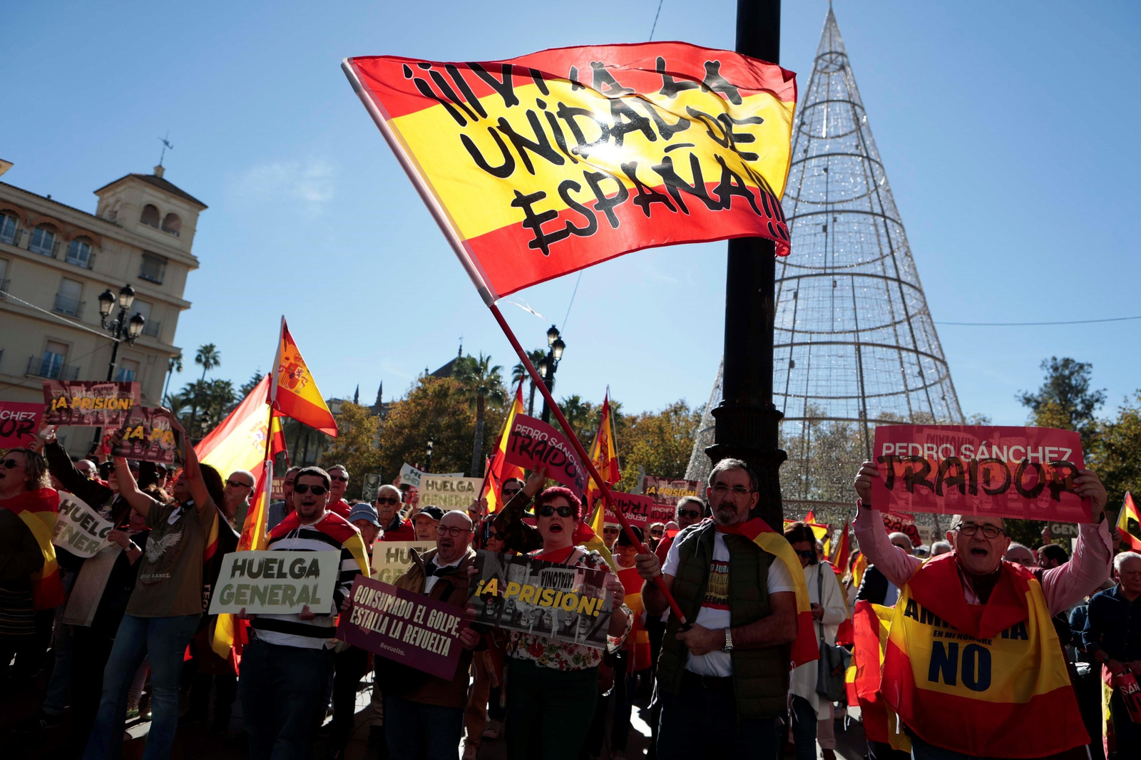 Las fotos de la manifestación en Sevilla contra Pedro Sánchez y la amnistía de este sábado 18 de noviembre