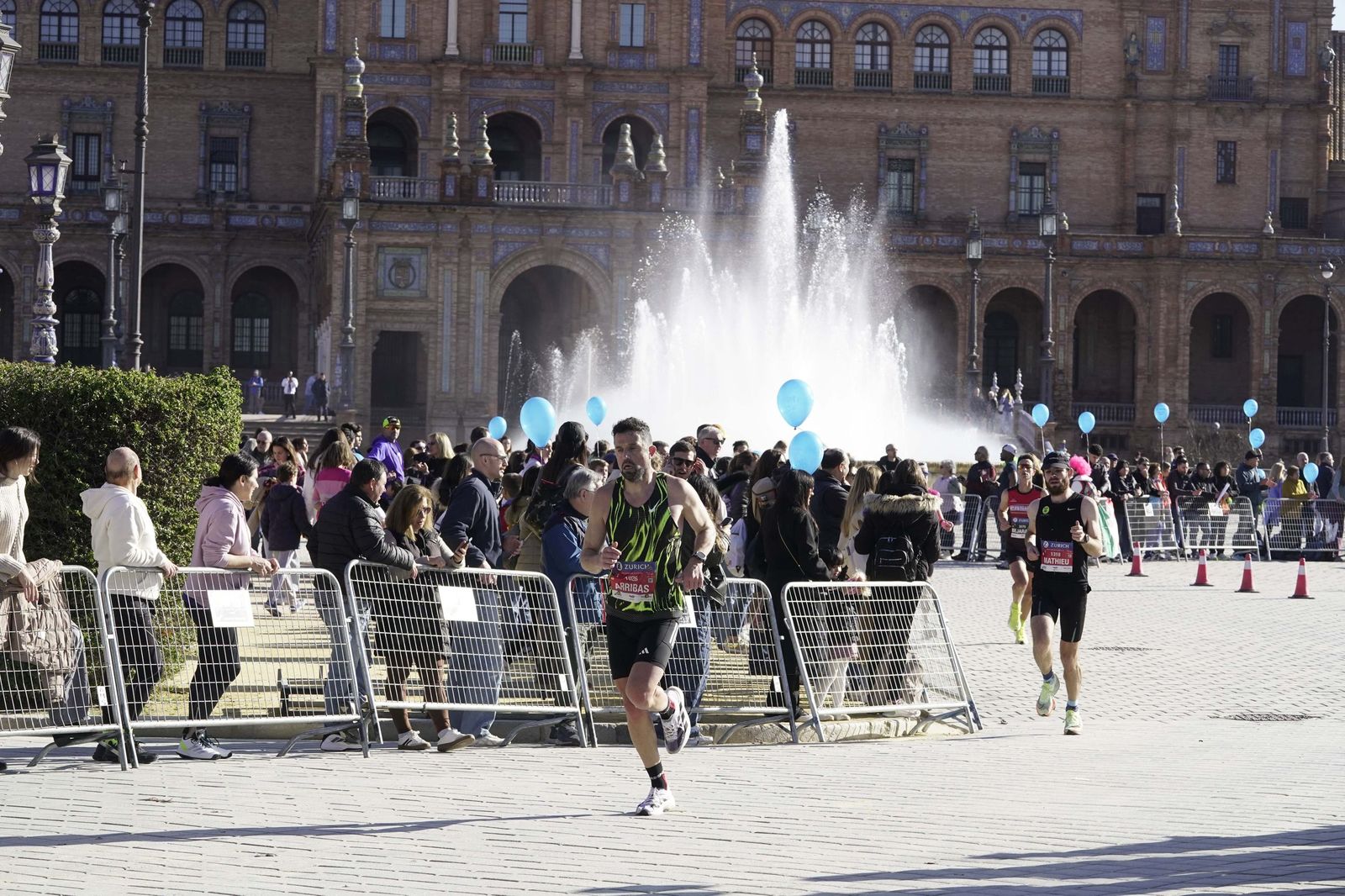 El Zúrich Maraton de Sevilla 2026 en la Plaza de España, galería 1