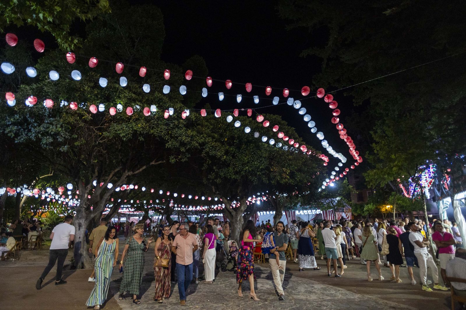 Búscate en las imágenes de la inauguración de la Feria del Carmen y de la Sal de San Fernando