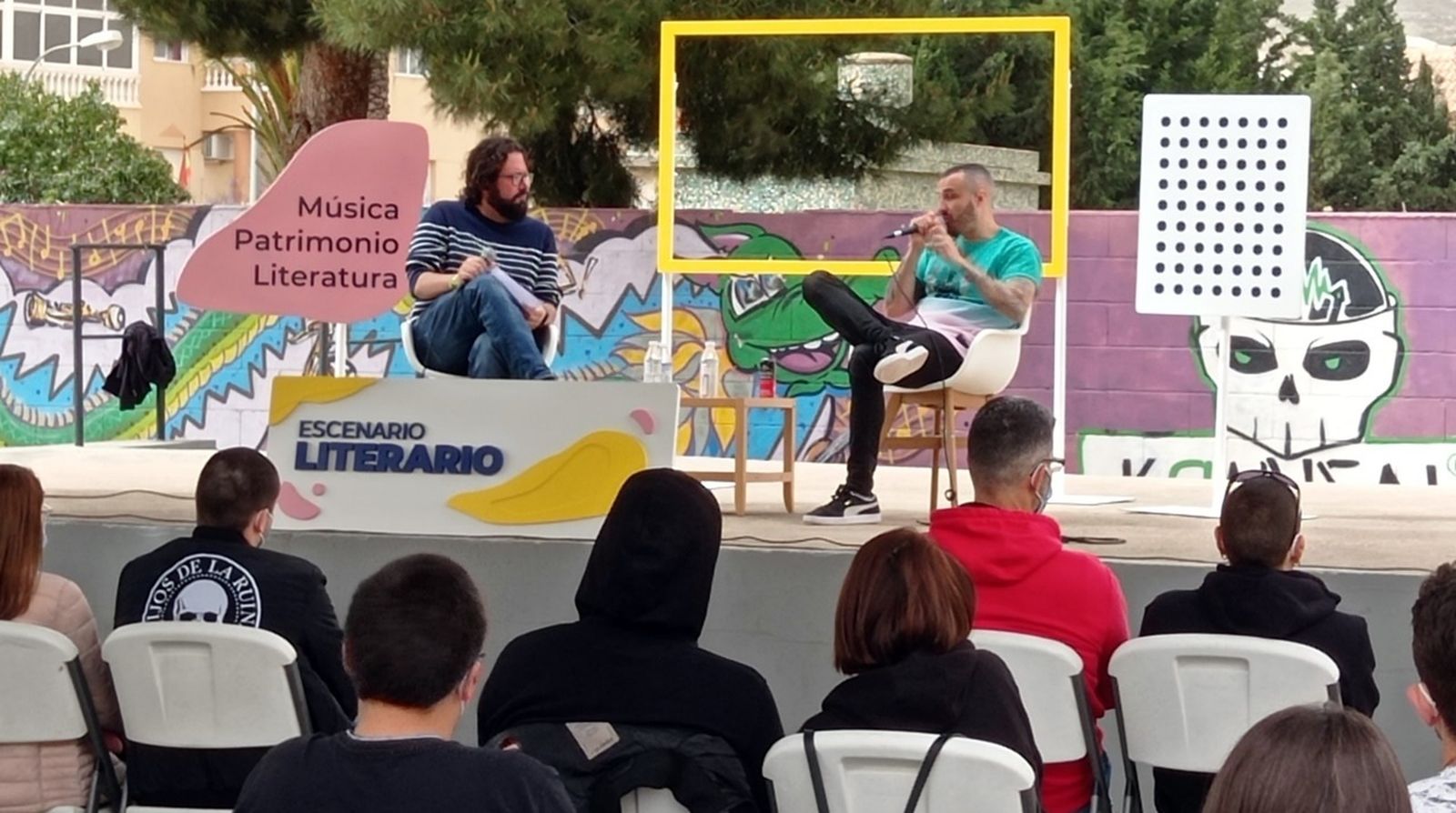ToteKing ‘conecta’ con Huércal de Almería en la inauguración de ‘Escenario Literario’