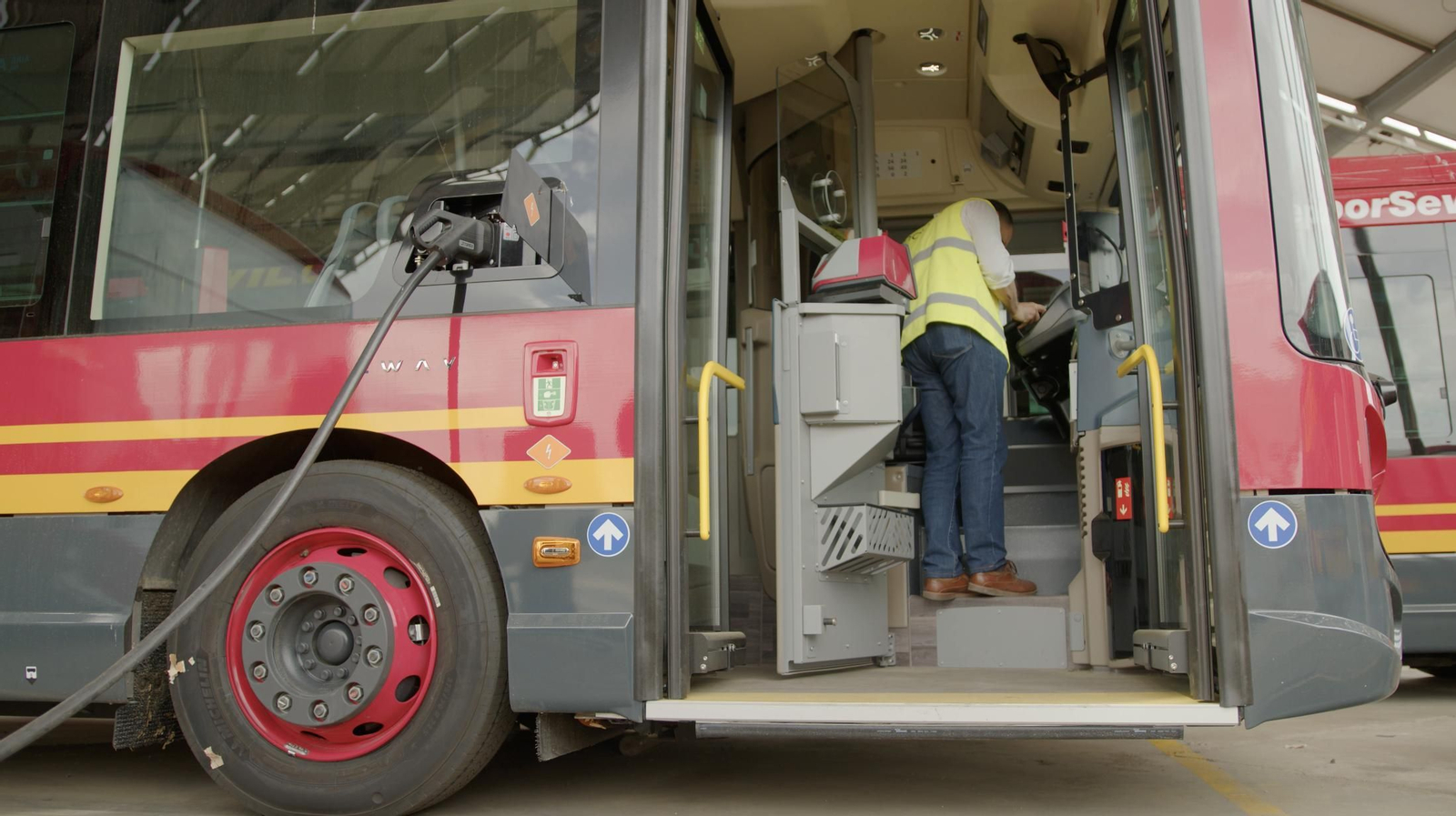 Endesa X potencia la movilidad sostenible en Sevilla con diez puntos de recarga para Tussam