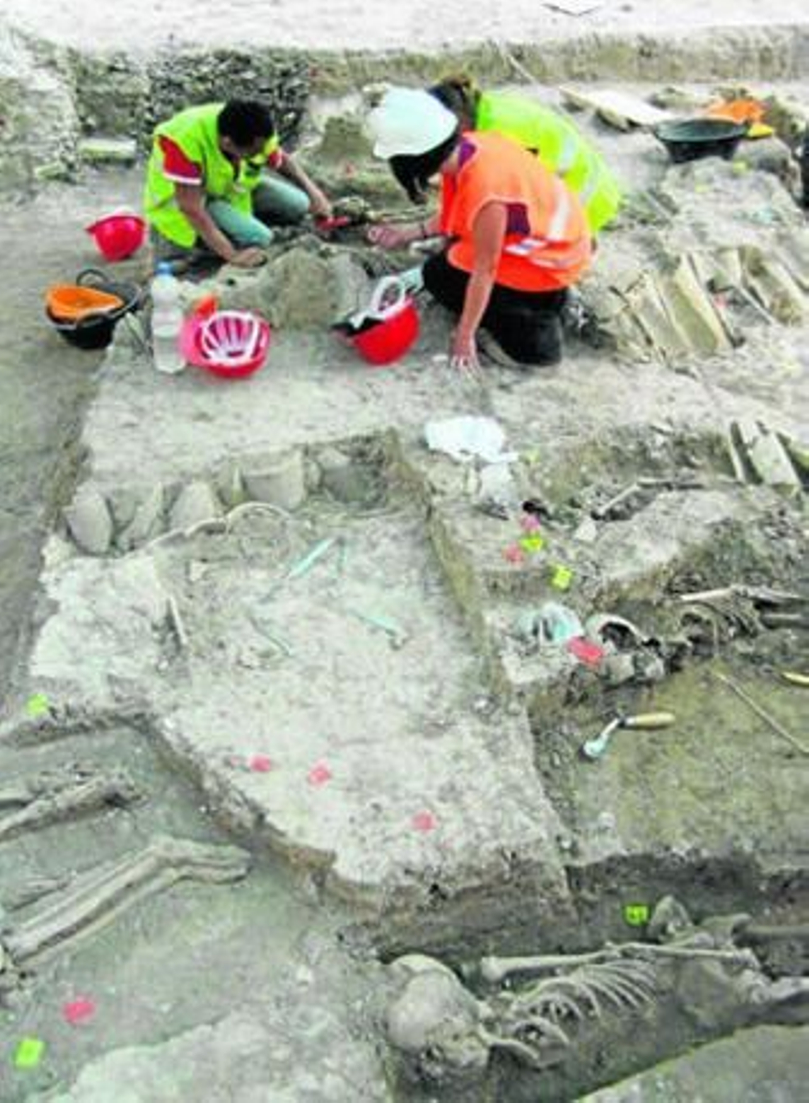 Excavaciones en la calle Alberto Lista en dos necrópolis superpuestas, romana y andalusí.