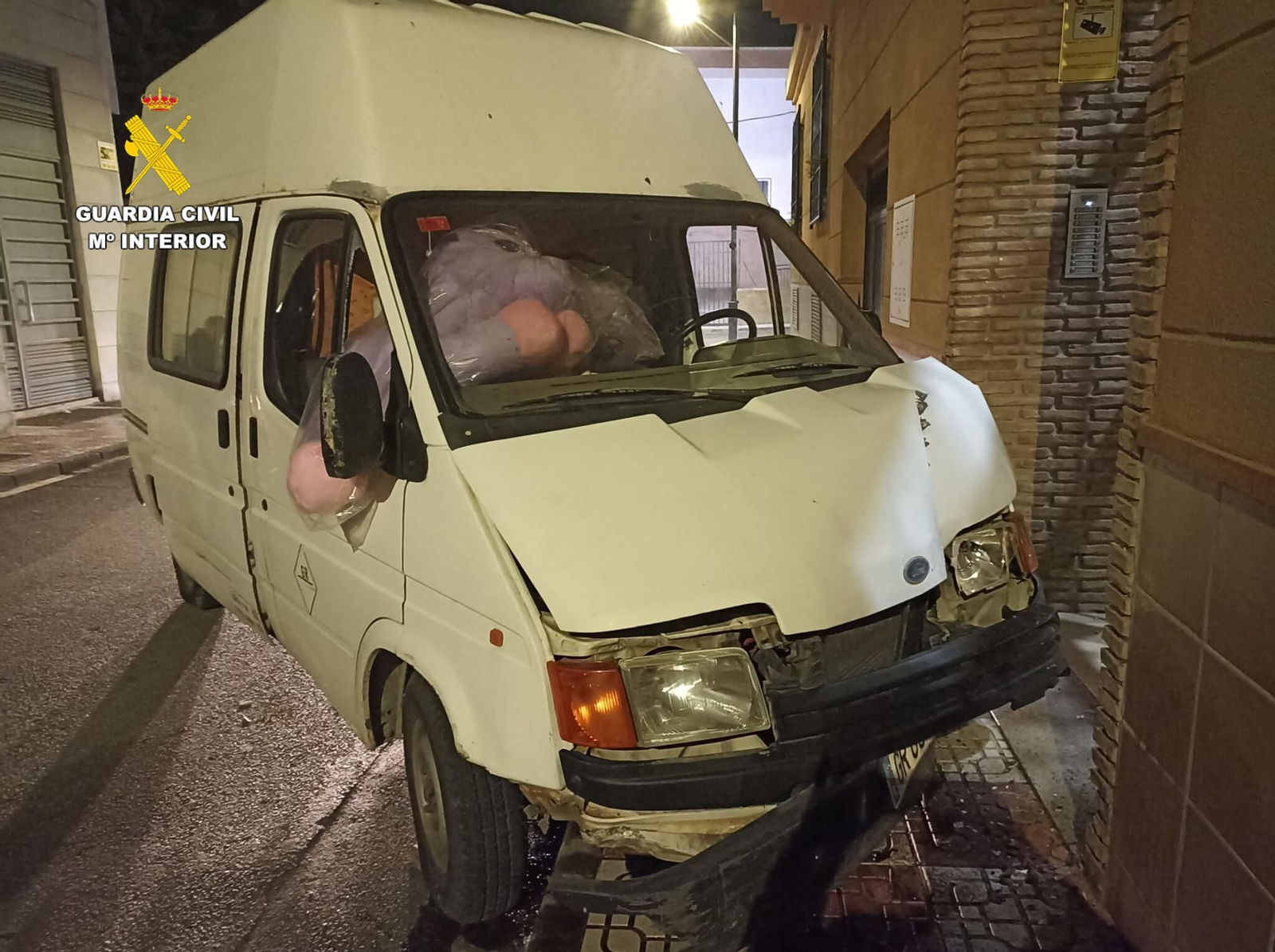 Detenido por circular sin carné, con un vehículo robado, y herir a dos agentes en Granada