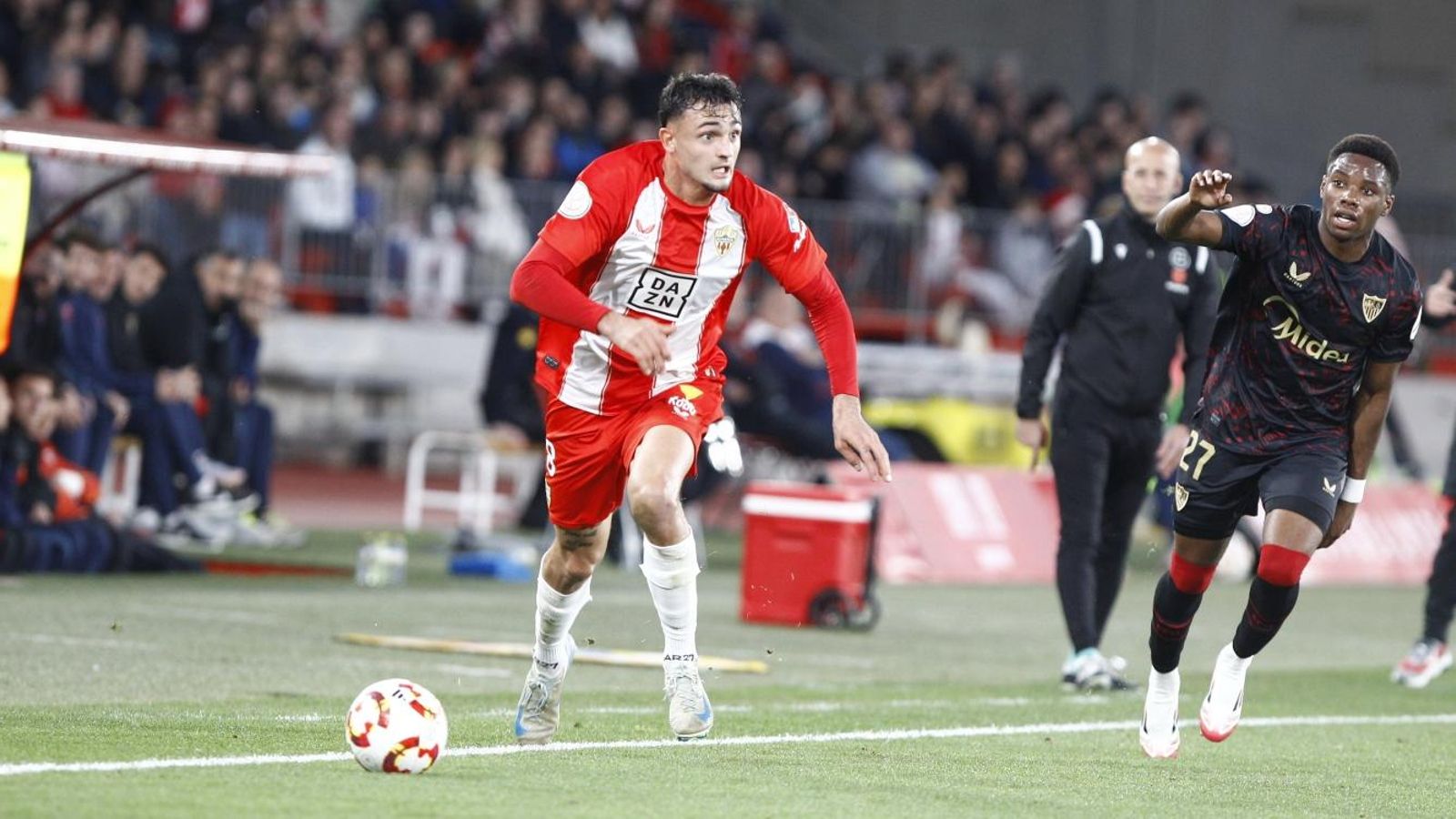 El lateral, en acción en el duelo copero ante el Sevilla.