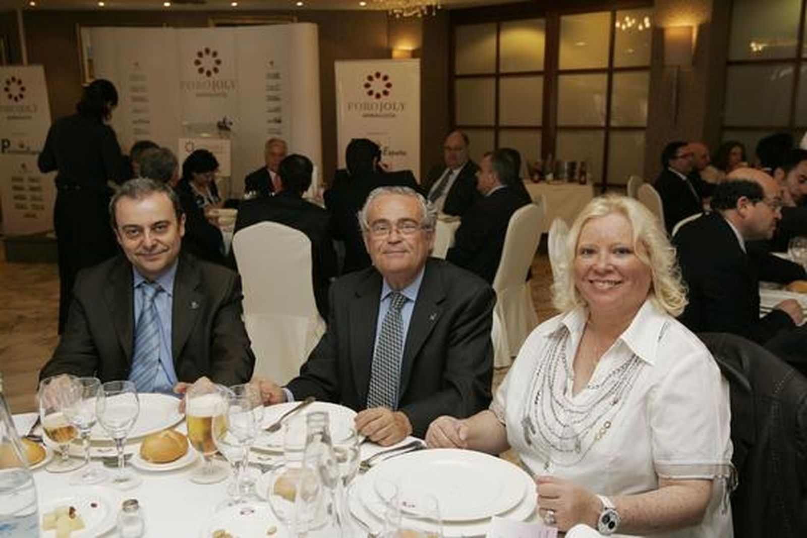 Antonio Fernández, director de zona de Citymar, Andrés García, de la UAL, y Yaddy González, del PP de Almería.

Foto: J. Alonso/ R. Gonzalez