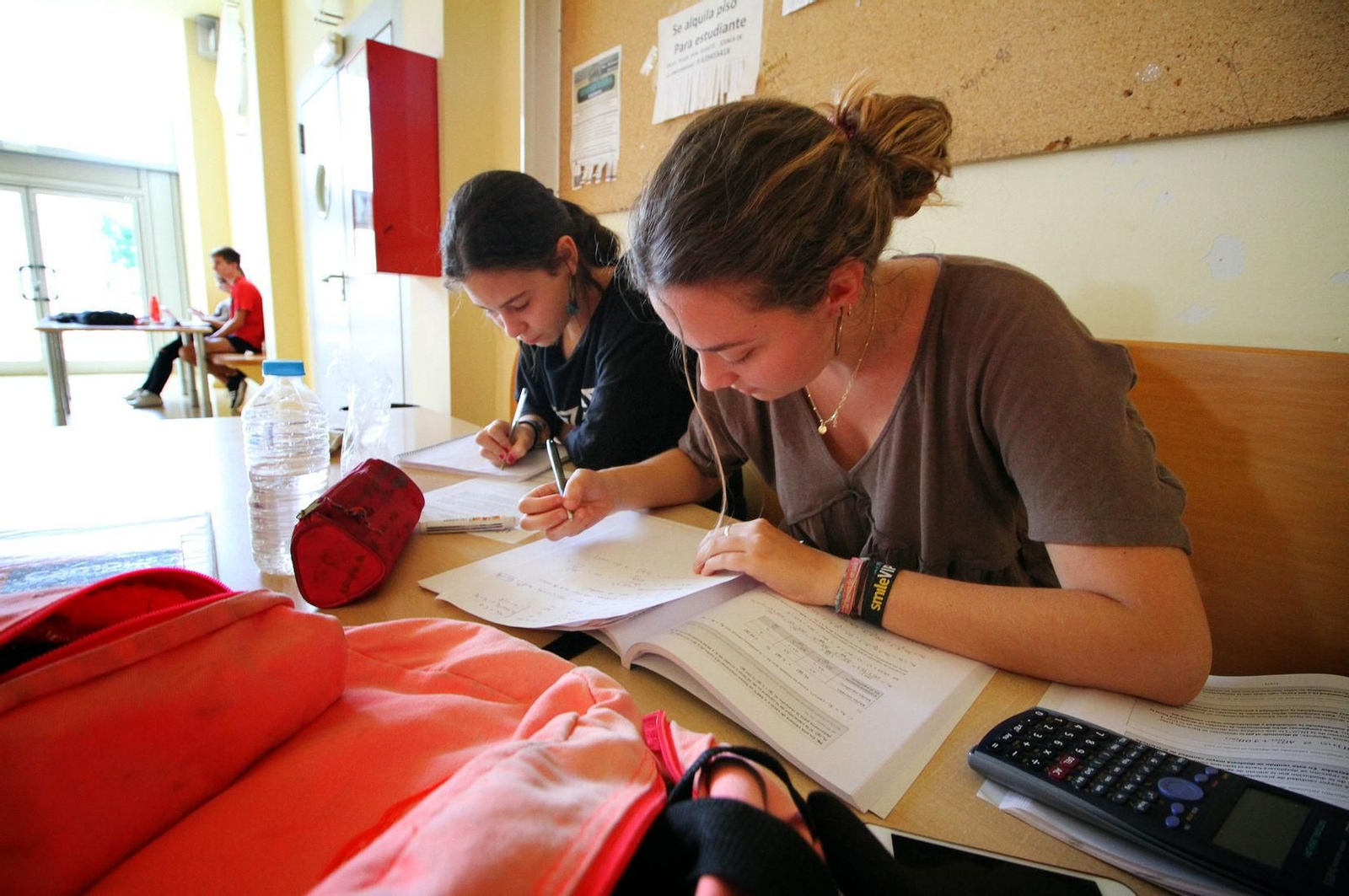 Jóvenes estudiantes de la Universidad de Huelva