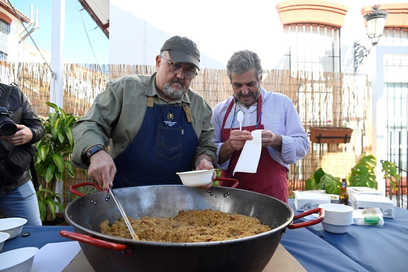 Las migas de la Cruz Blanca en Córdoba, en imágenes