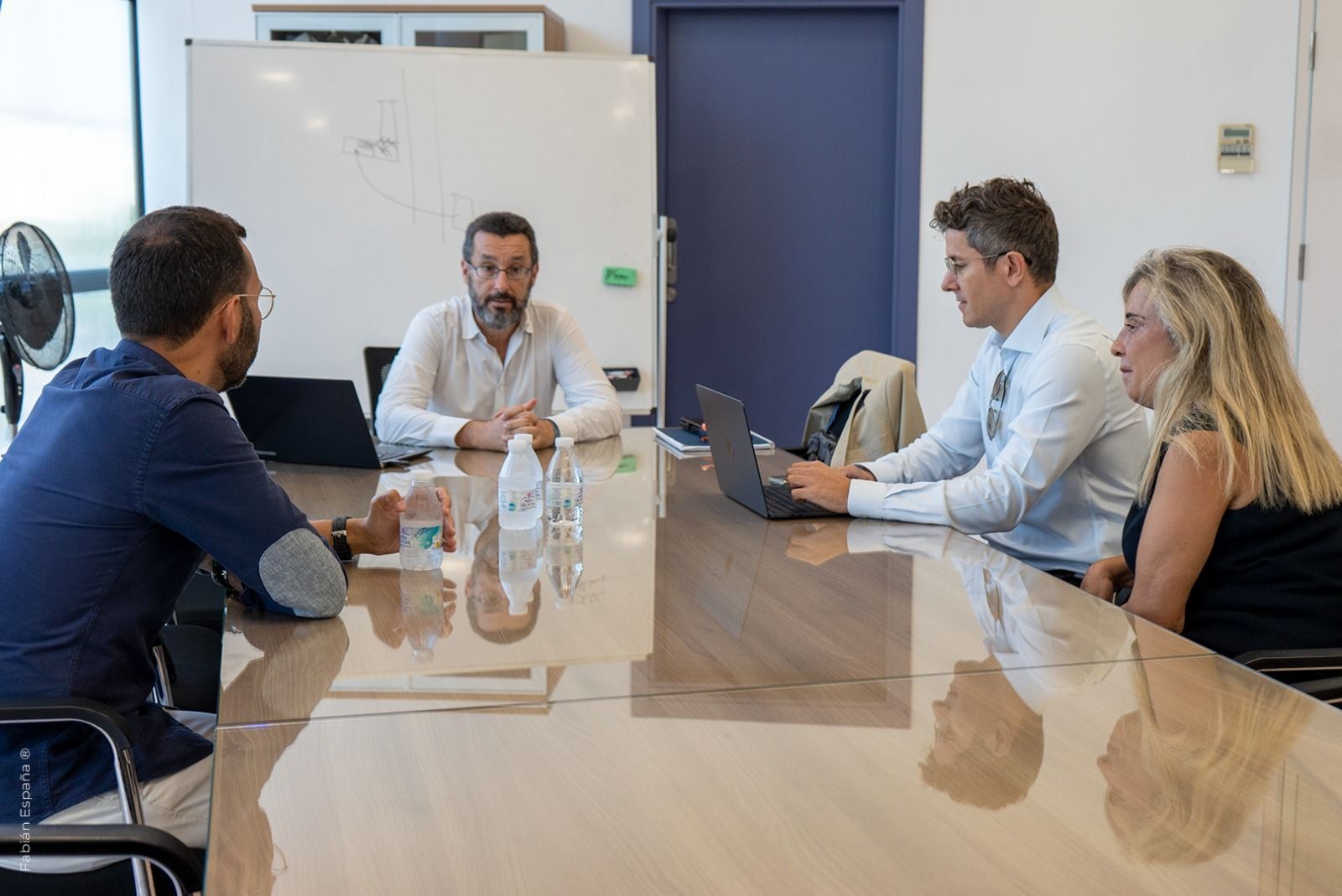 La reunión entre los responsables municipales y de la CEC.