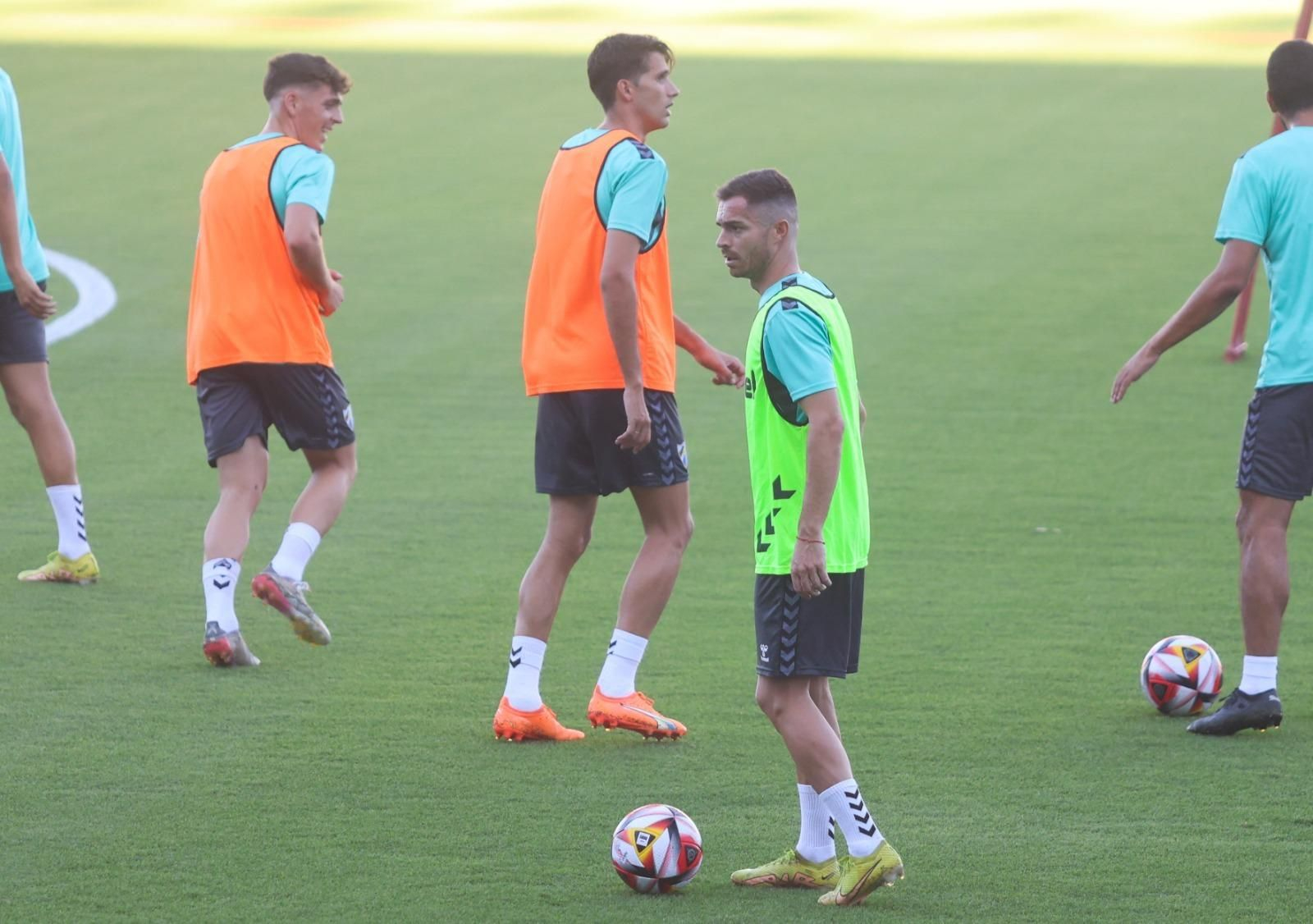 Juan Hernández, ayer con peto amarillo