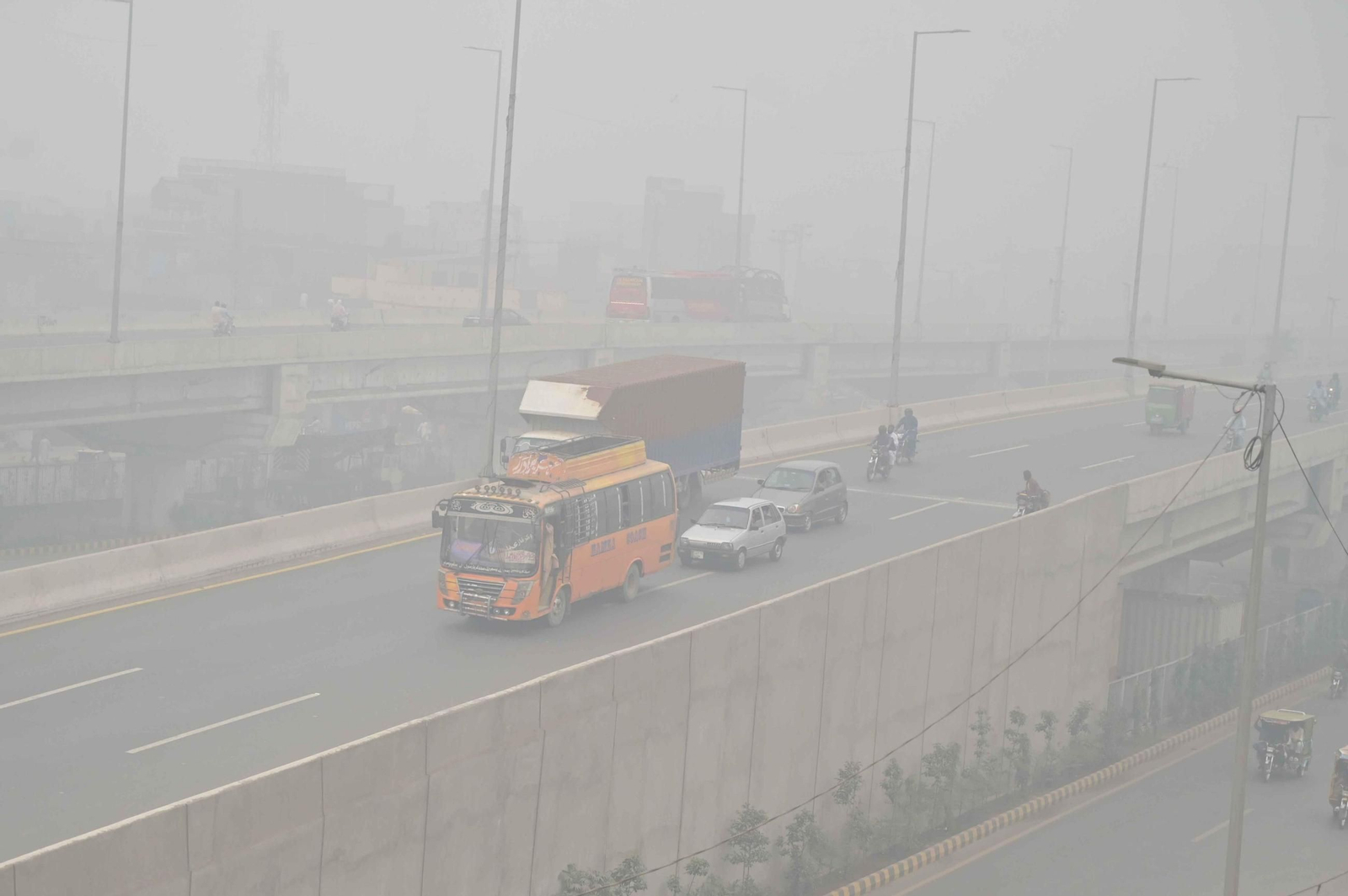 Una peligrosa nube de humo tóxico envuelve todo Pakistán: todas las imágenes
