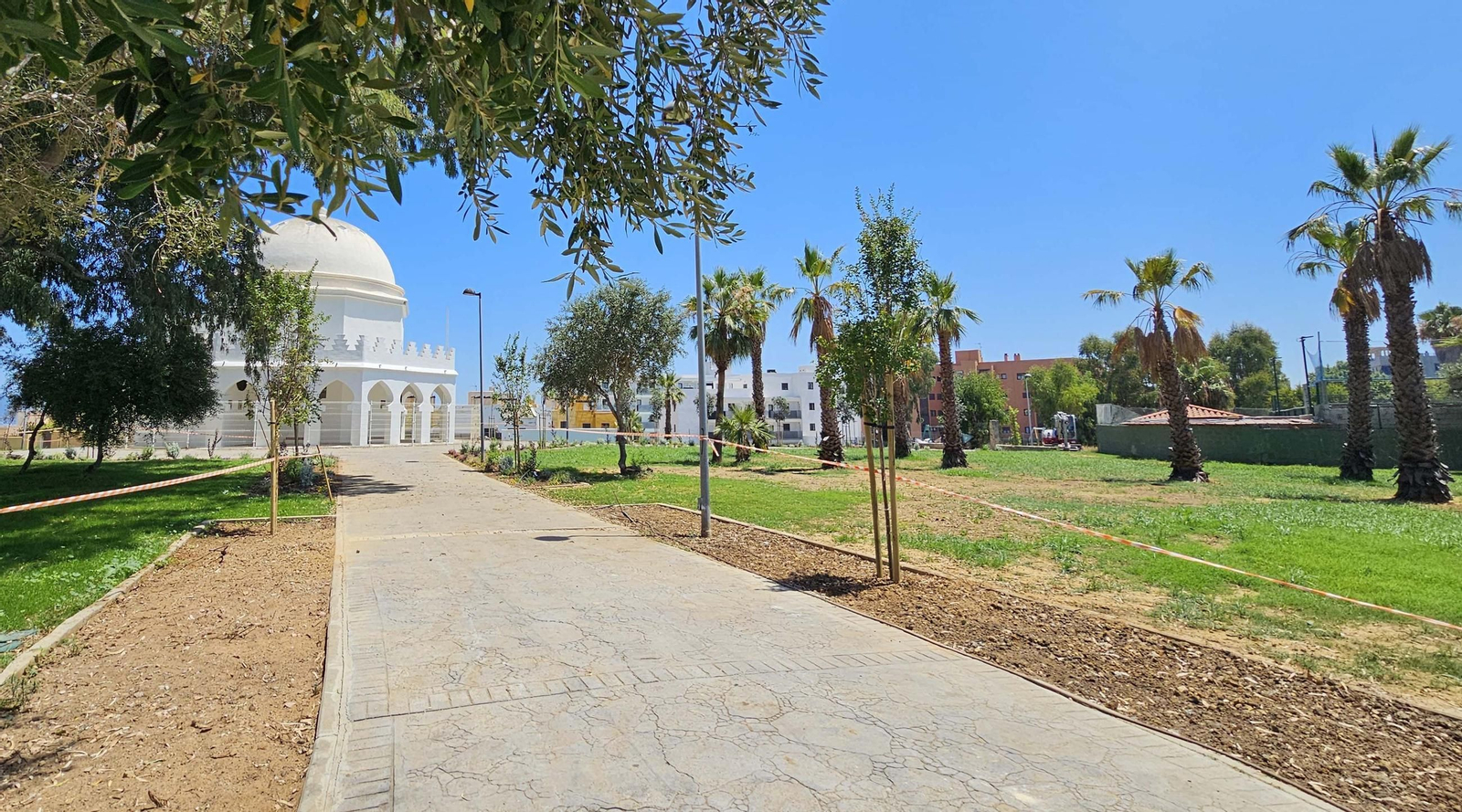 Fotos de los nuevos 12.000 metros cuadrados de zonas verdes de la Ermita, en Algeciras Fotos de los nuevos 12.000 metros cuadrados de zonas verdes de la Ermita, en Algeciras