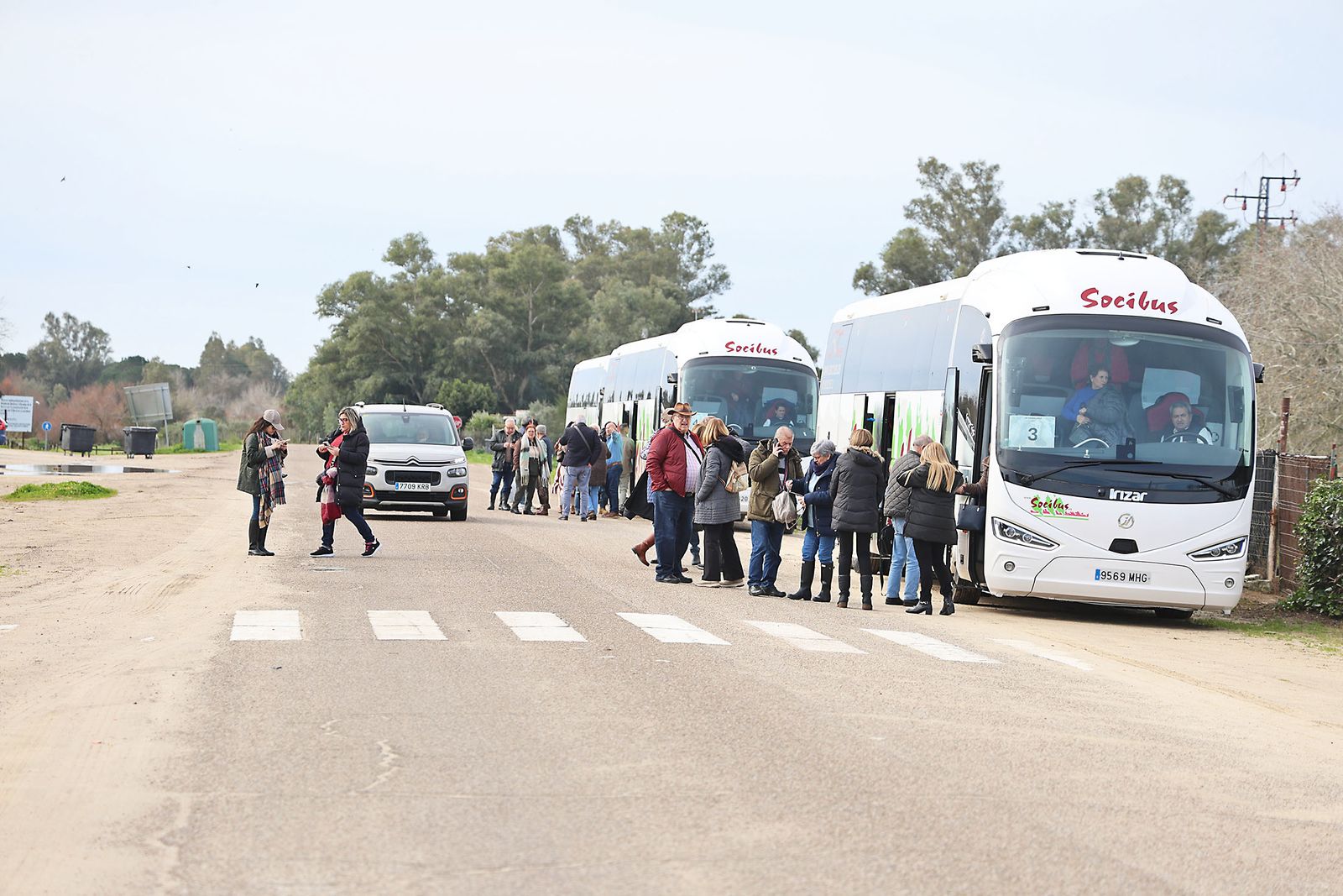 Las fotografías del ambiente en El Rocío con las peregrinaciones de las hermandades filiales