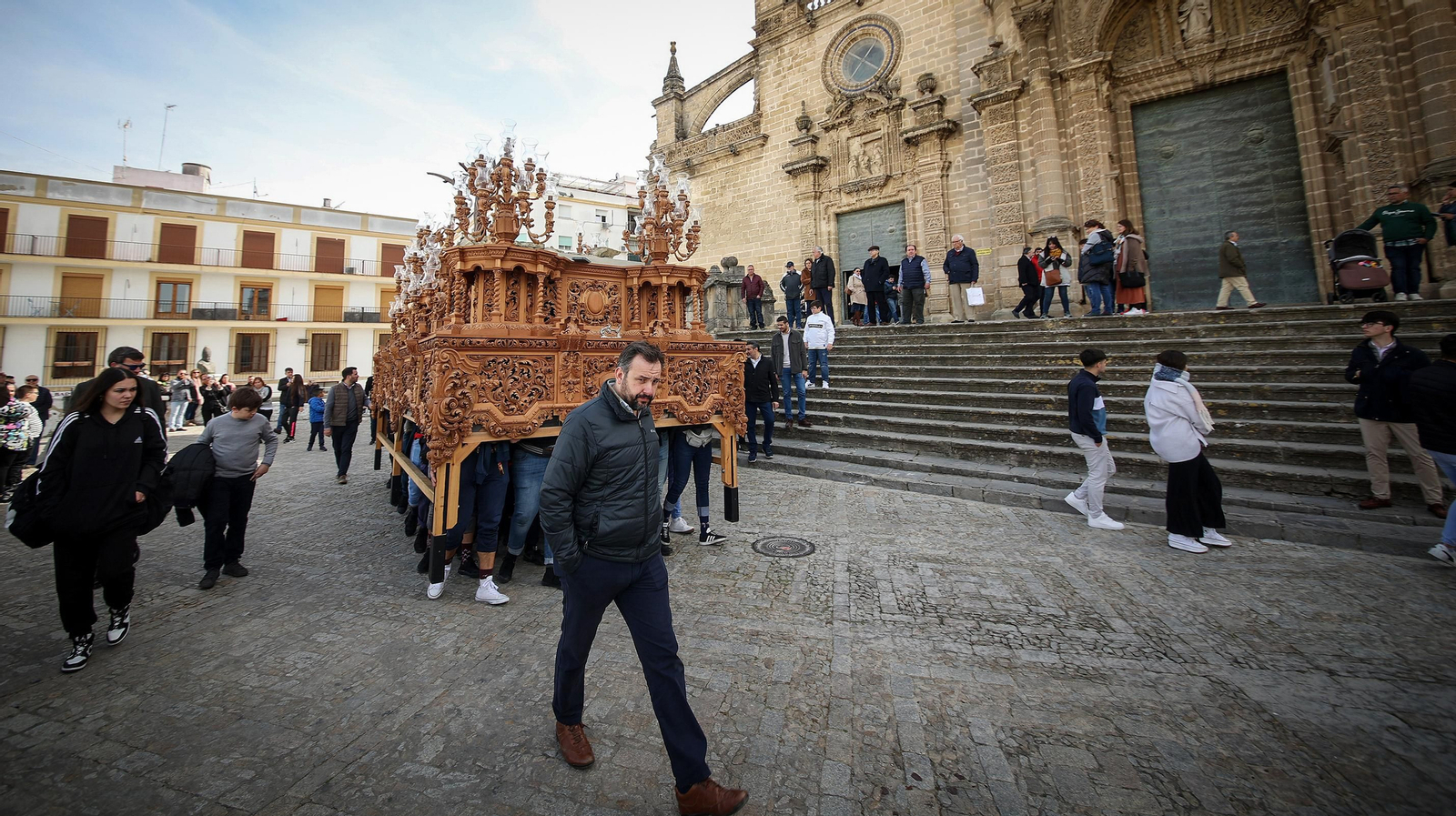 La Mortaja prueba su paso por el entorno de la Catedral