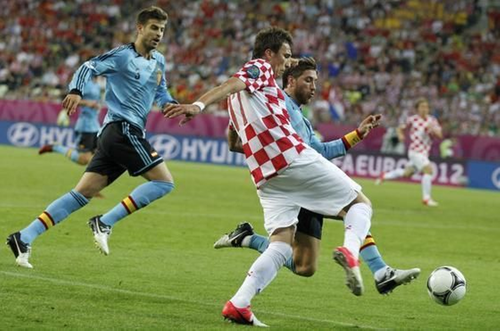 España sufre ante croacia pero termina ganando gracias a un gol de Jesús Navas casi al final del partido.  Foto: Reuters