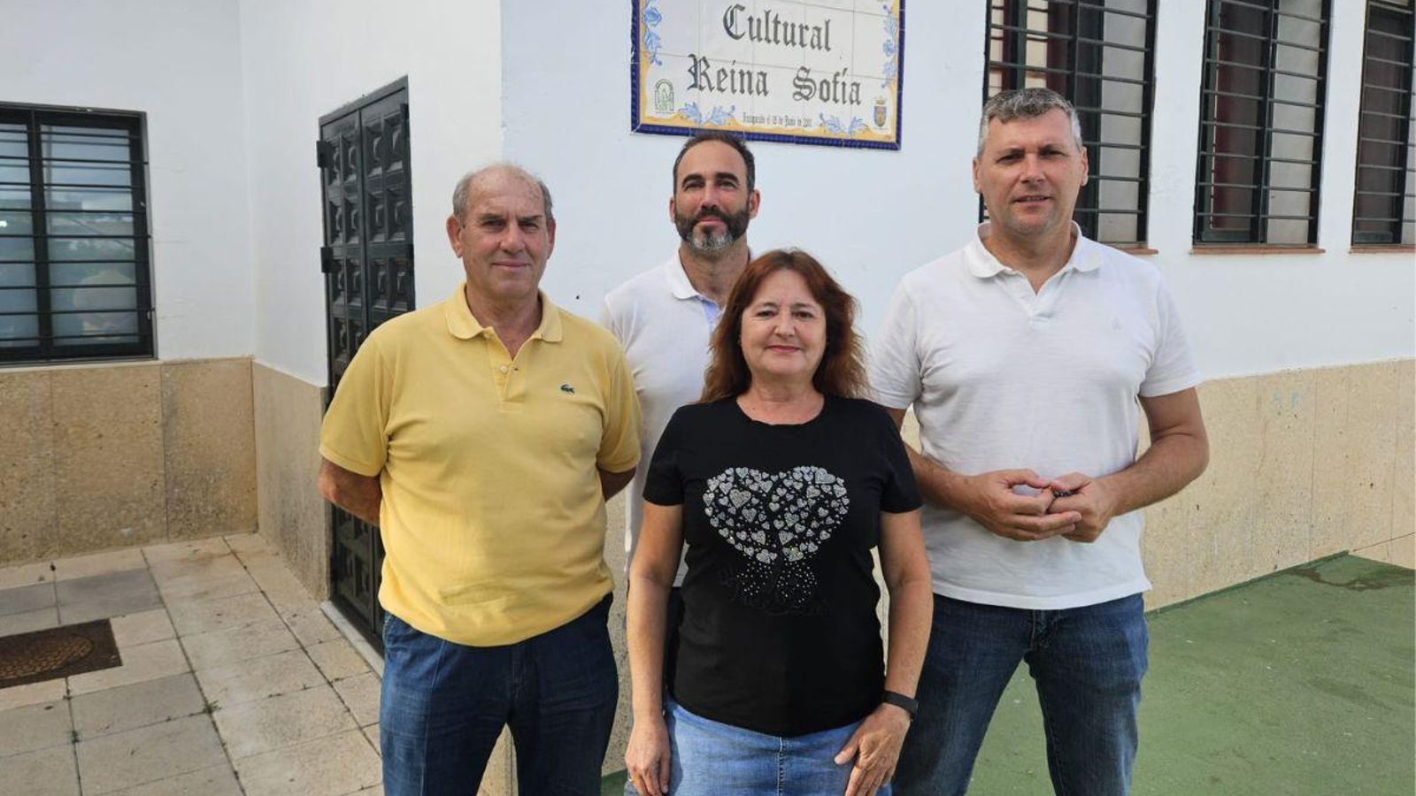 El presidente y miembros de la plataforma junto al alcalde de Jimena El presidente y miembros de la plataforma junto al alcalde de Jimena