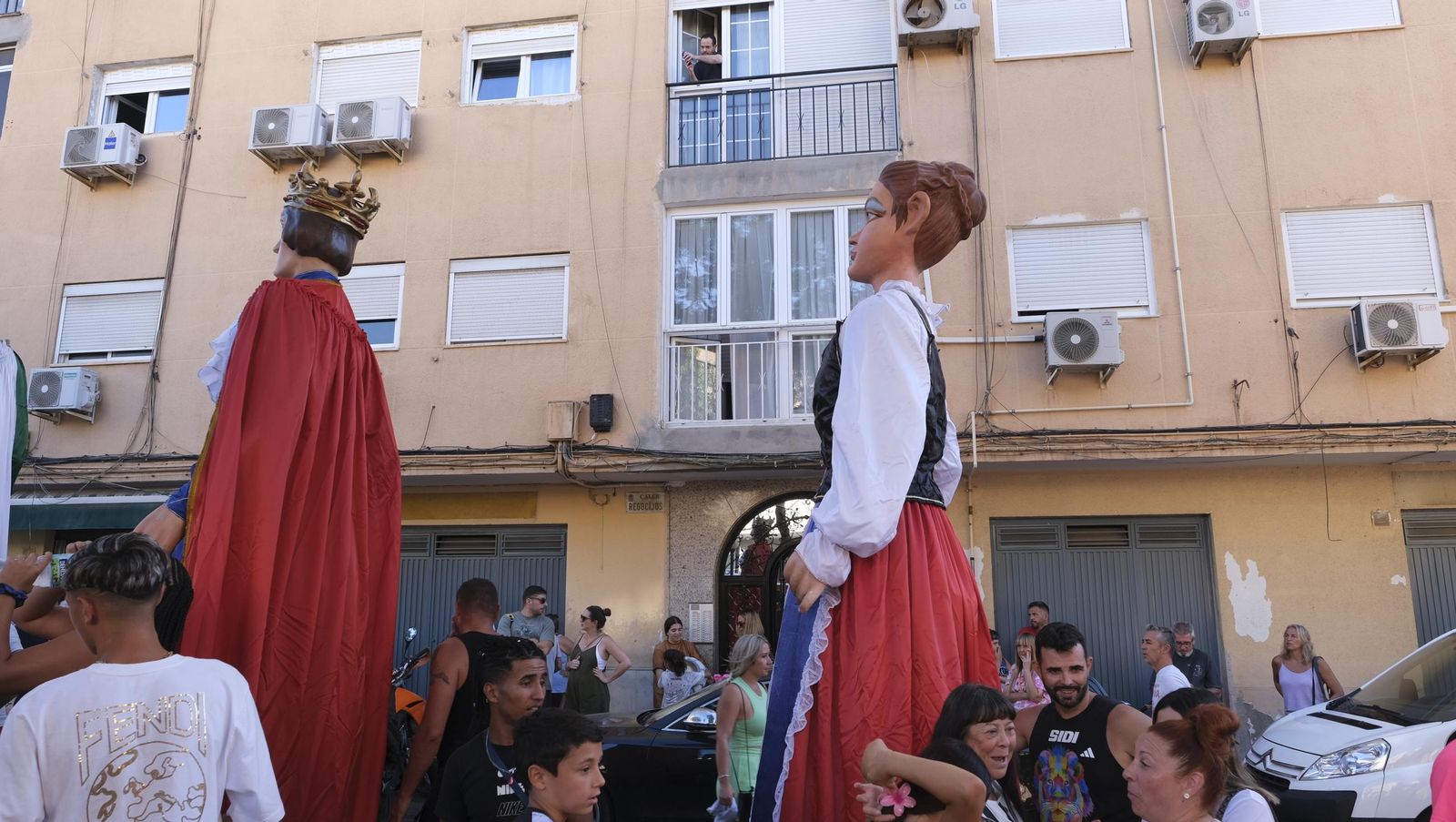 Gigantes y cabezudos en la Feria de Almería 2024, en imágenes