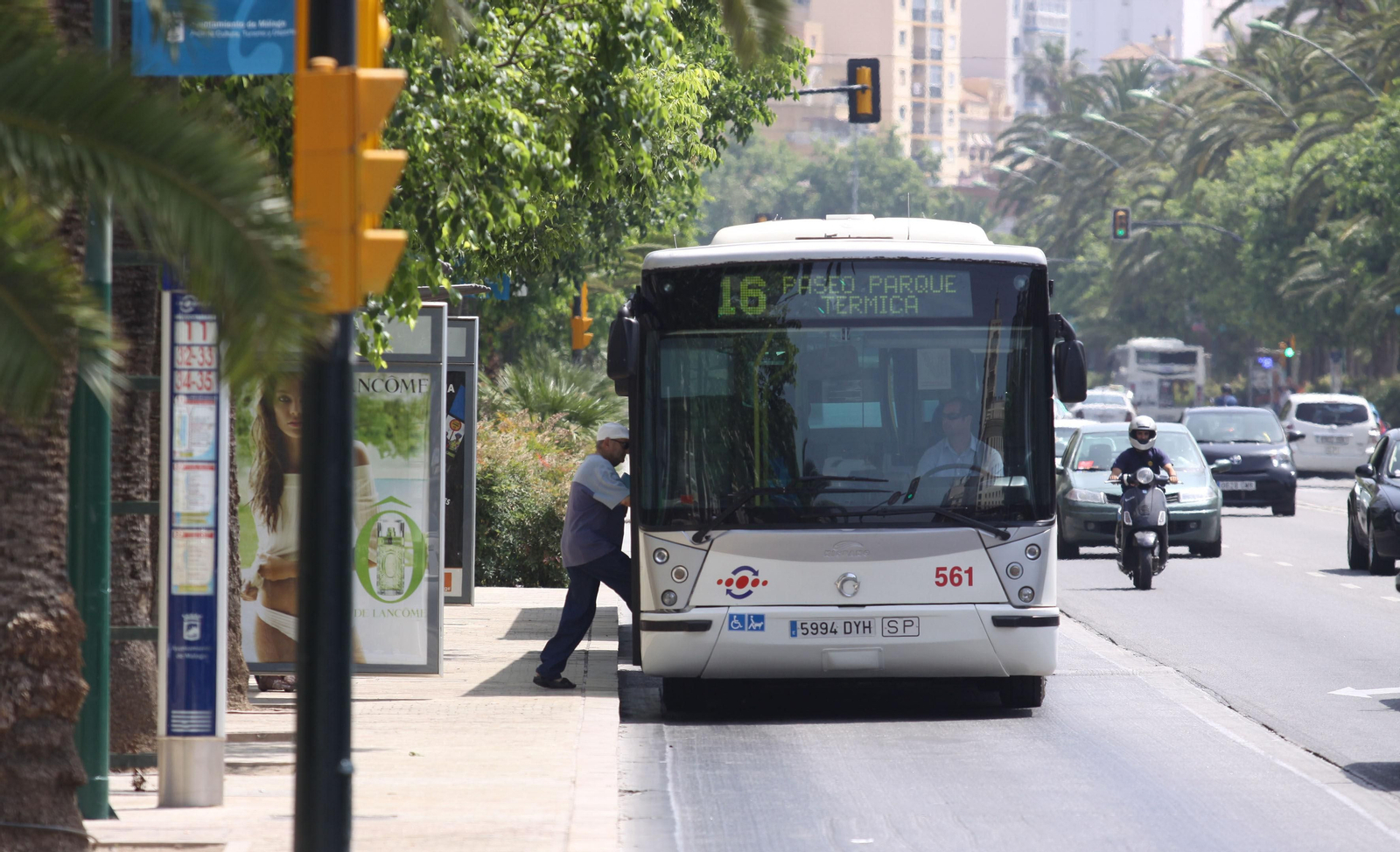 Un autobús de la línea 16.