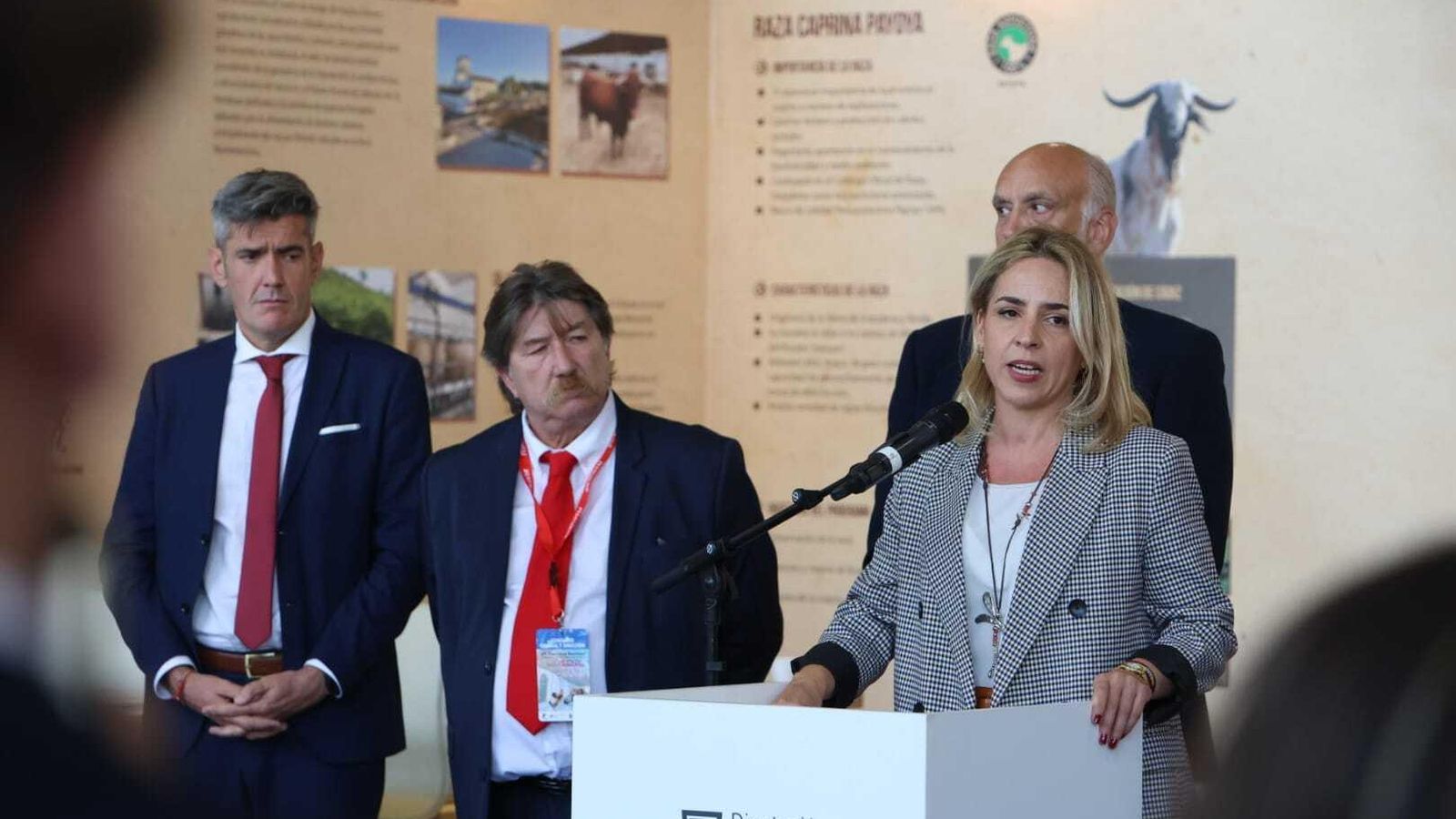 Almudena Martínez, durante el acto de inauguración. Almudena Martínez, durante el acto de inauguración.