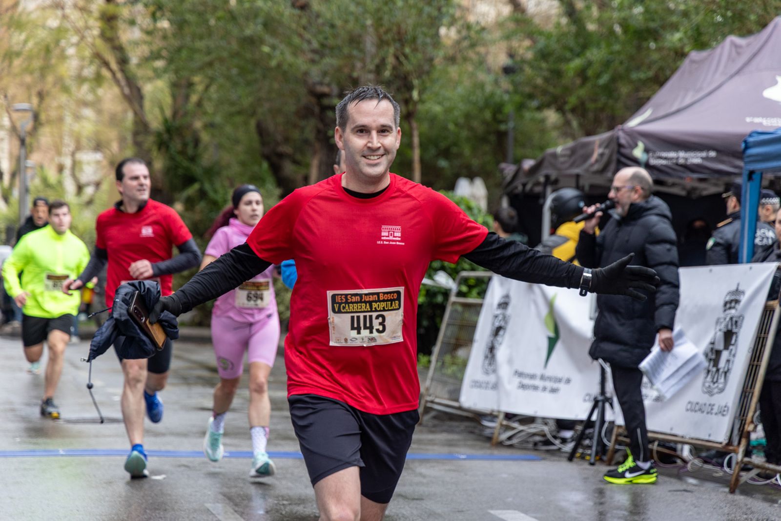 En imágenes: la lluvia no frena a más de un millar de corredores en la V Carrera Popular del IES San Juan Bosco (1)