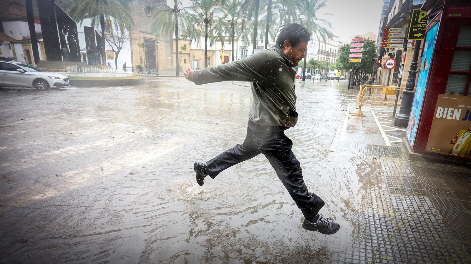 La borrasca Karlotta provoca inundaciones en algunas zonas de Jerez