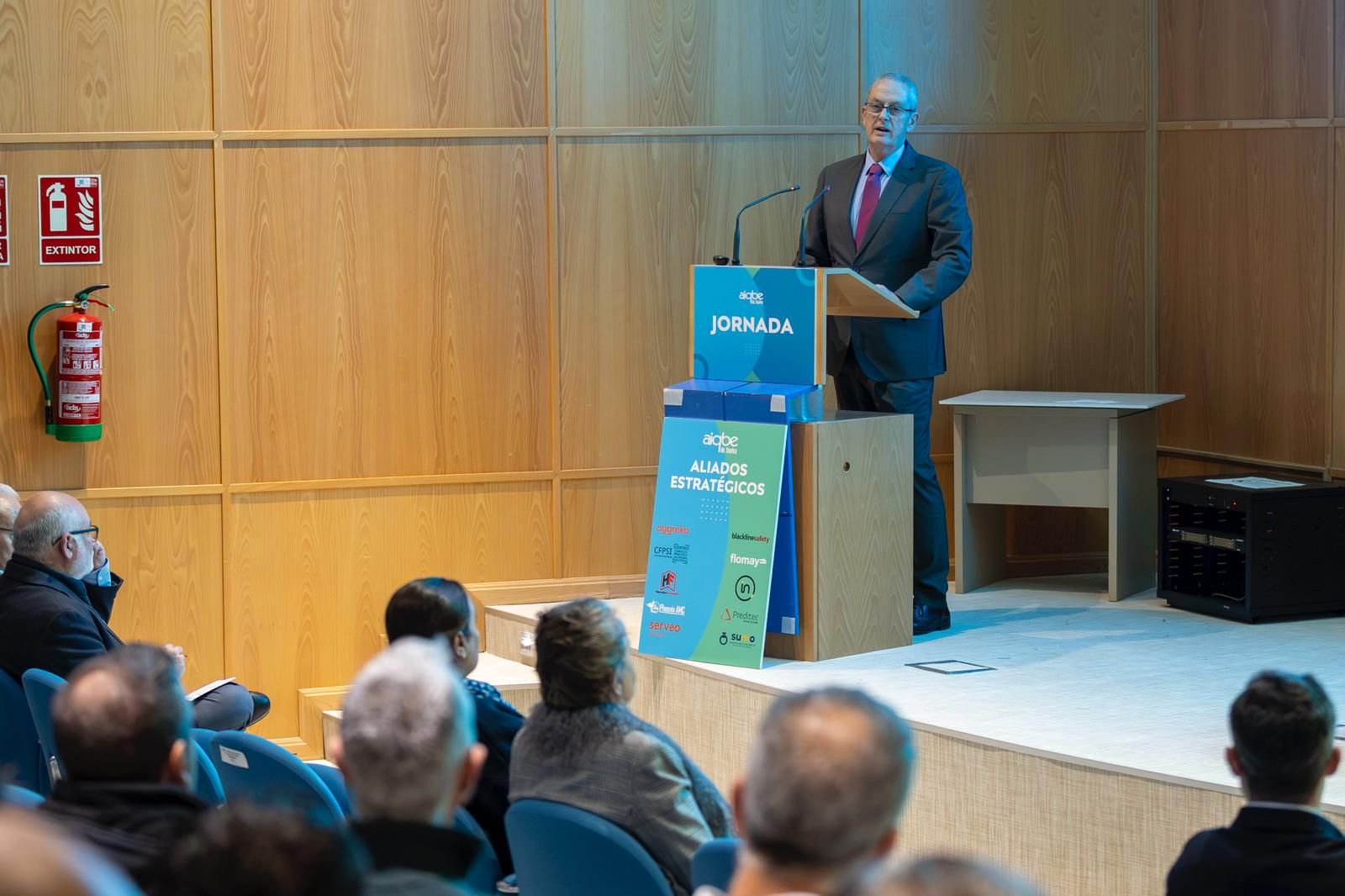 El presidente de AIQBE, Juan del Olmo, durante el desarrollo de la jornada.