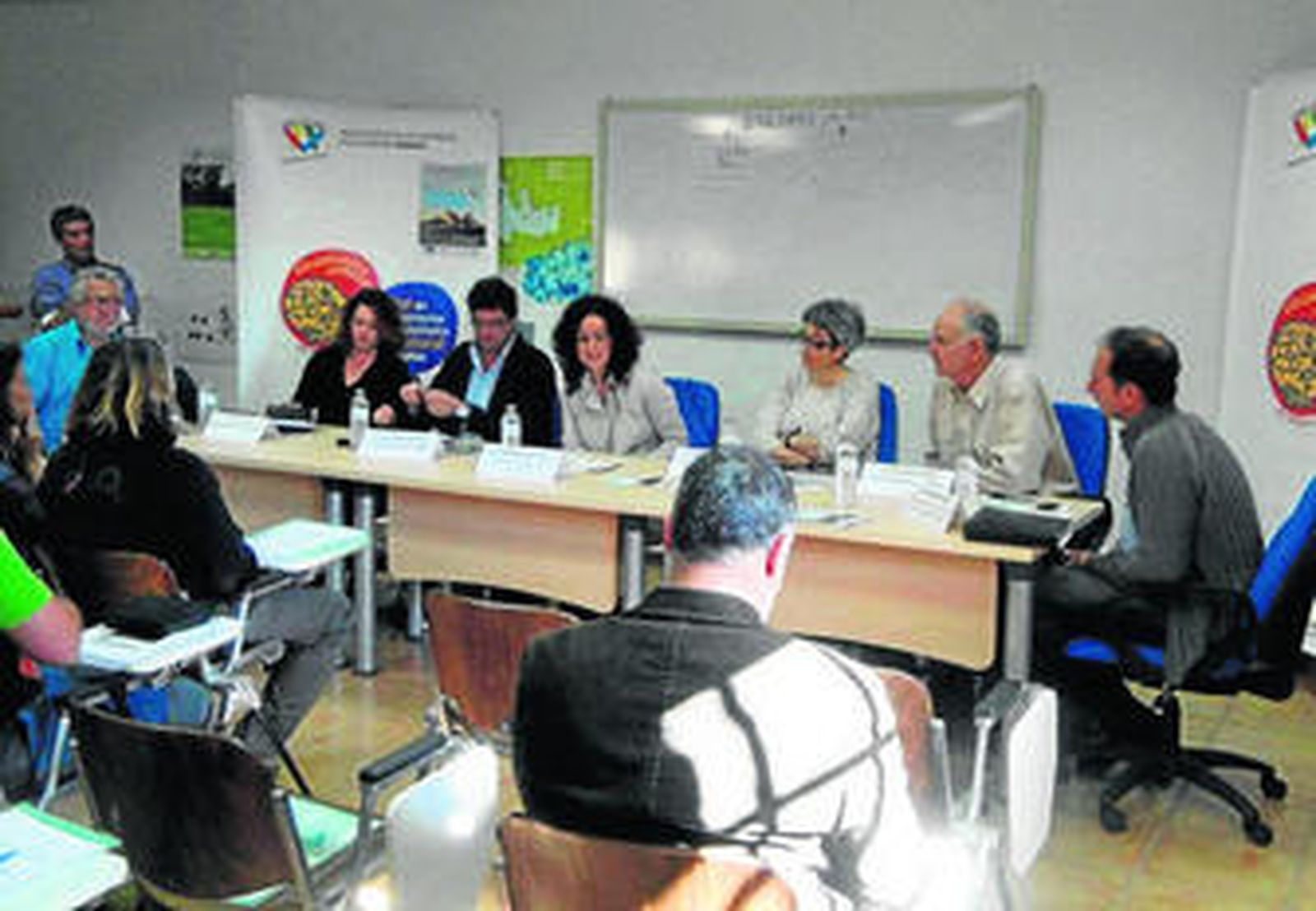 Sonia Rodríguez, delegada de Medio Ambiente, y componentes de la mesa redonda.