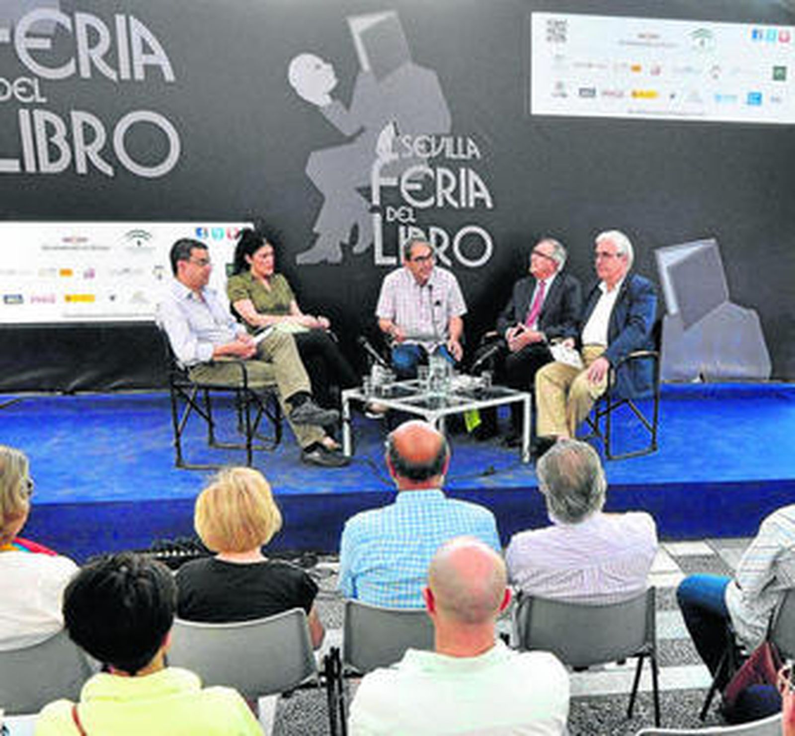 Francisco Robles, Eva Díaz Pérez, Manuel Pedraz, Rogelio Reyes Cano y Carlos Colón, ayer en la Pérgola.