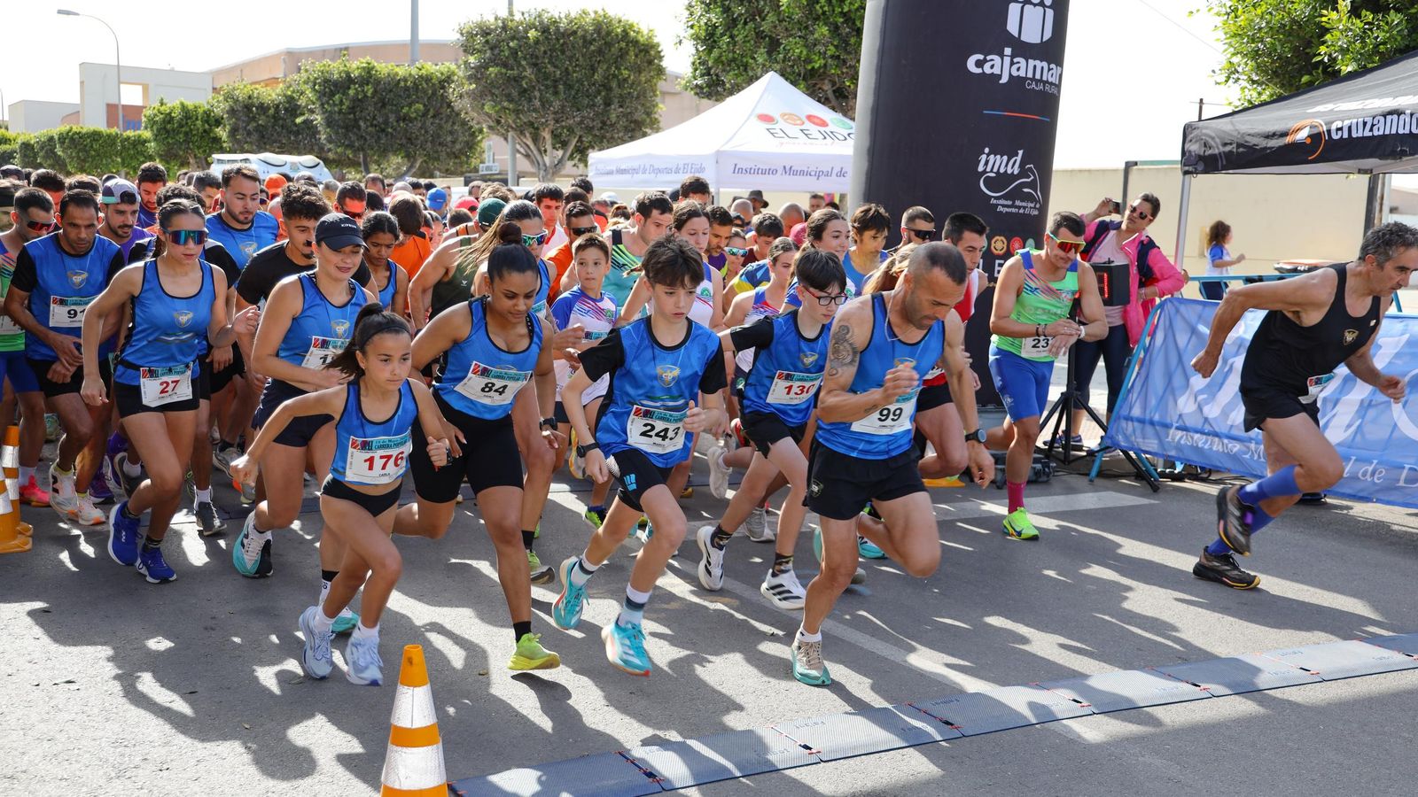 Los corredores tomando la salida de la XII Carrera Popular ‘Francisco Montoya’ de Las Norias este fin de semana.