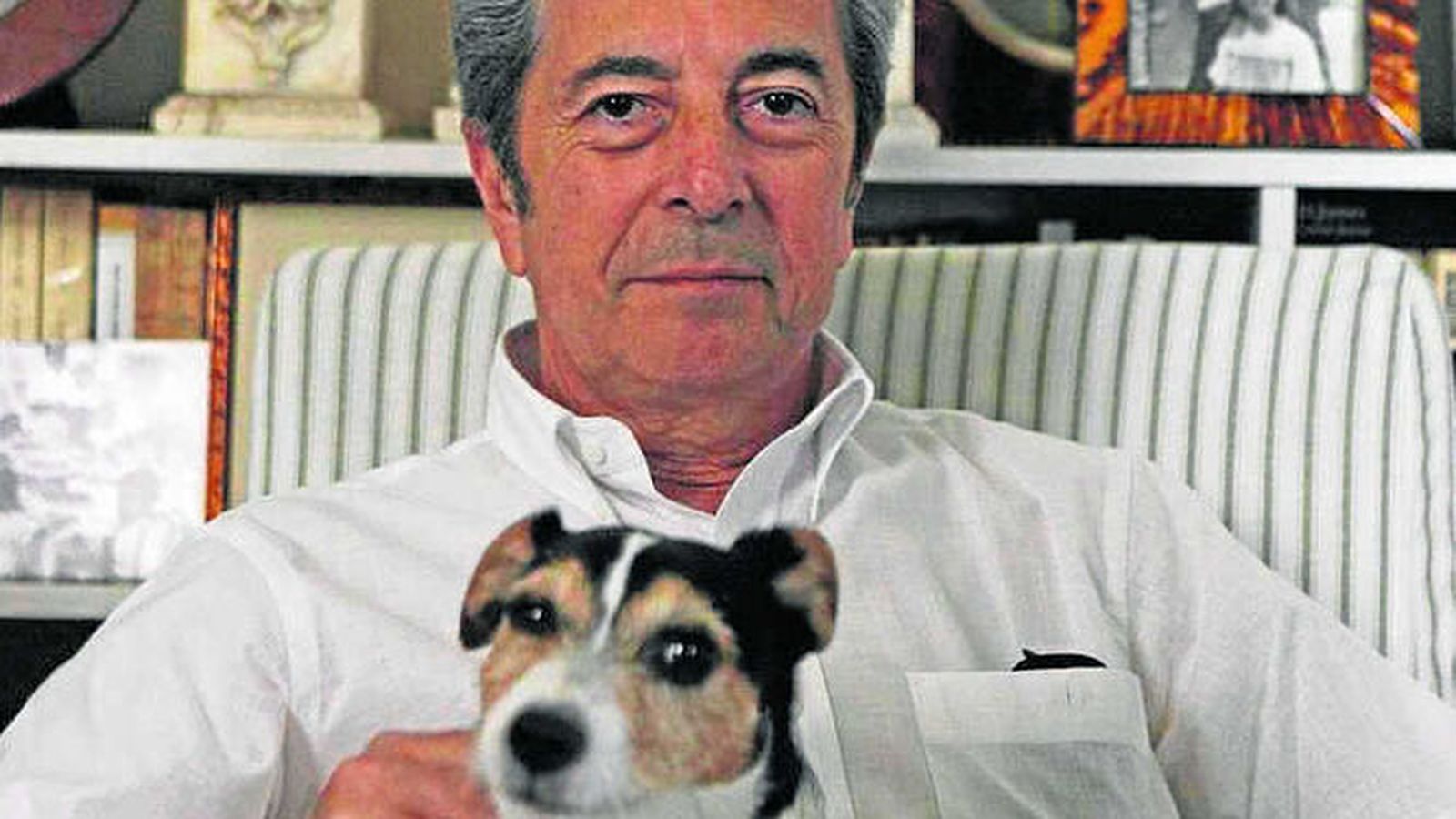 Vicente Lleó Cañal, retratado hace unos años en su hogar.