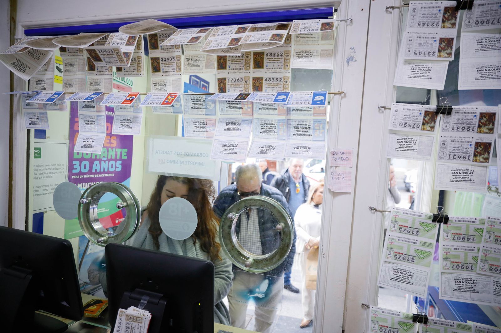 Una administración de Lotería en Almería.