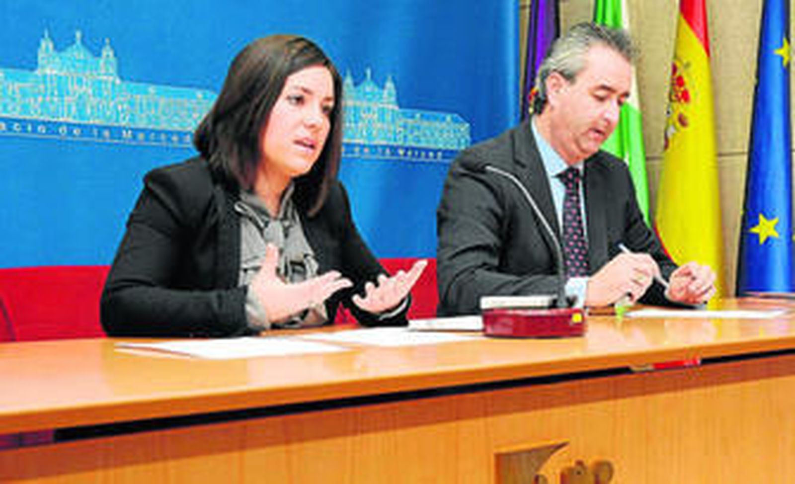 Rocío Soriano y Antonio Caño durante la presentación del foro que tendrá lugar en Córdoba.
