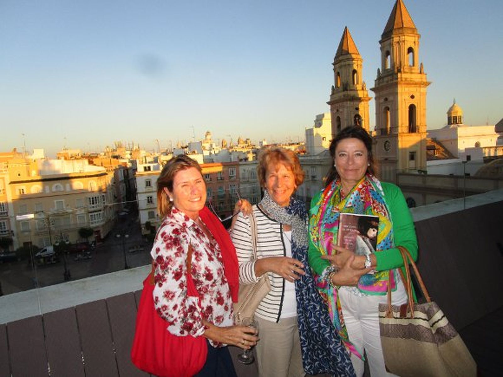 Las pintoras Begoña Grosso, Keka Raffo y Marusela Pérez-Máximo.


Foto: Ignacio Casas de Ciria