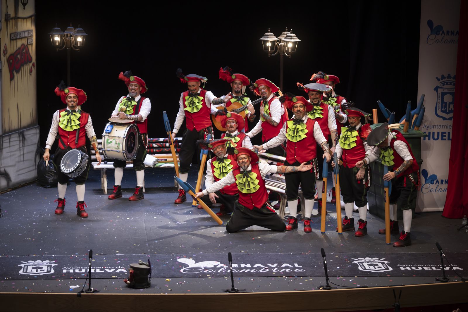 Imágenes de la murga "Los Lope de Pega" en la final del Carnaval Colombino 2024