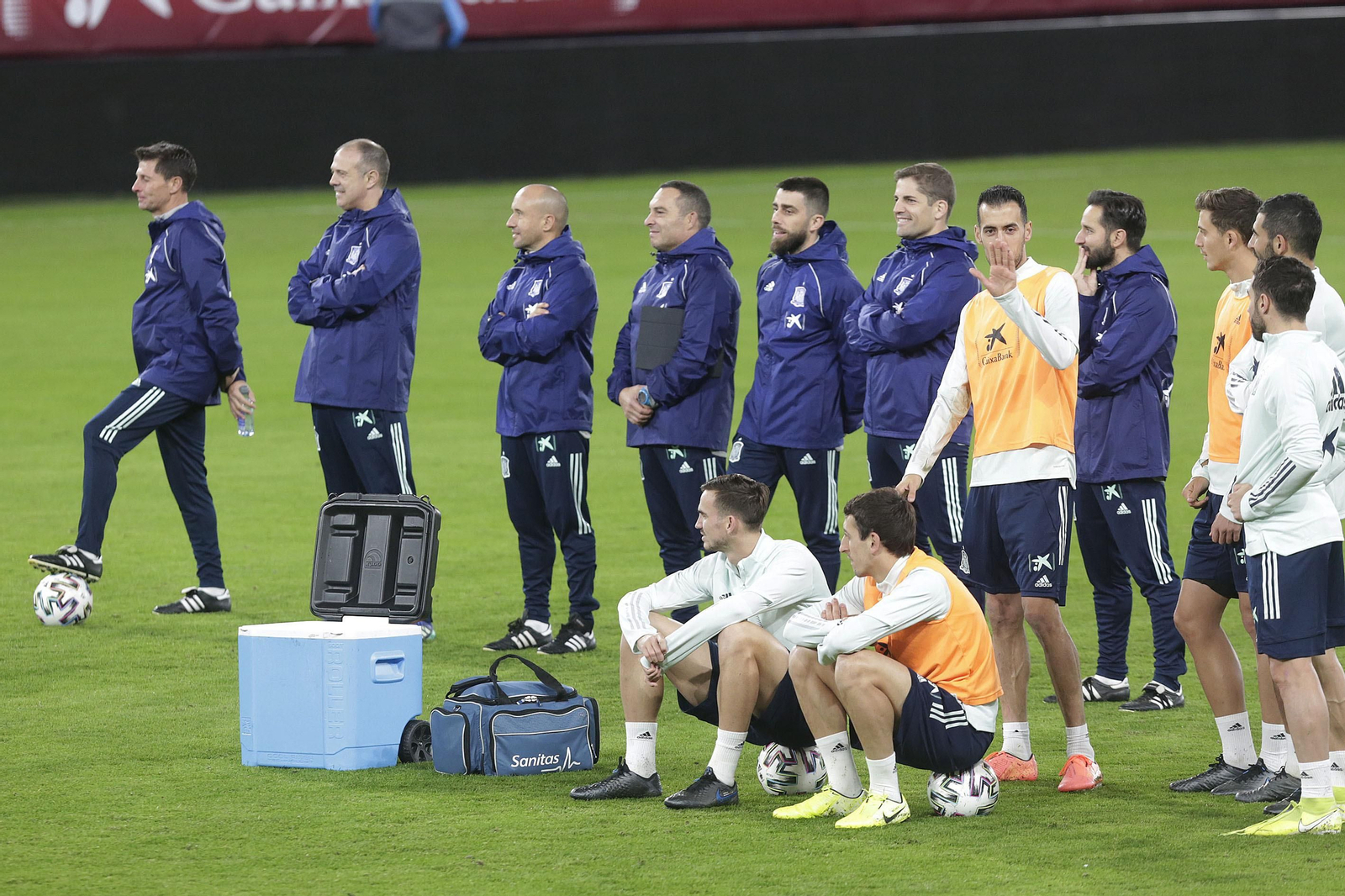 Imágenes de la selección española entrenando en el estadio Carranza