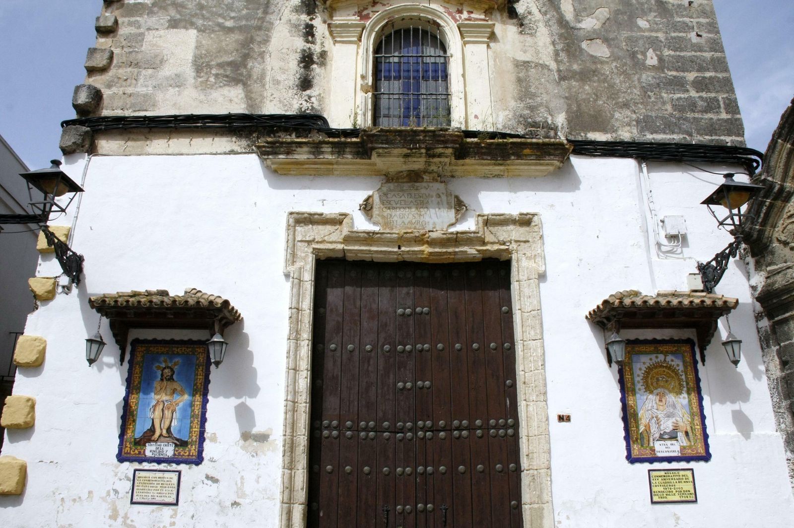 Imagen de la entrada de la capilla de La Aurora.