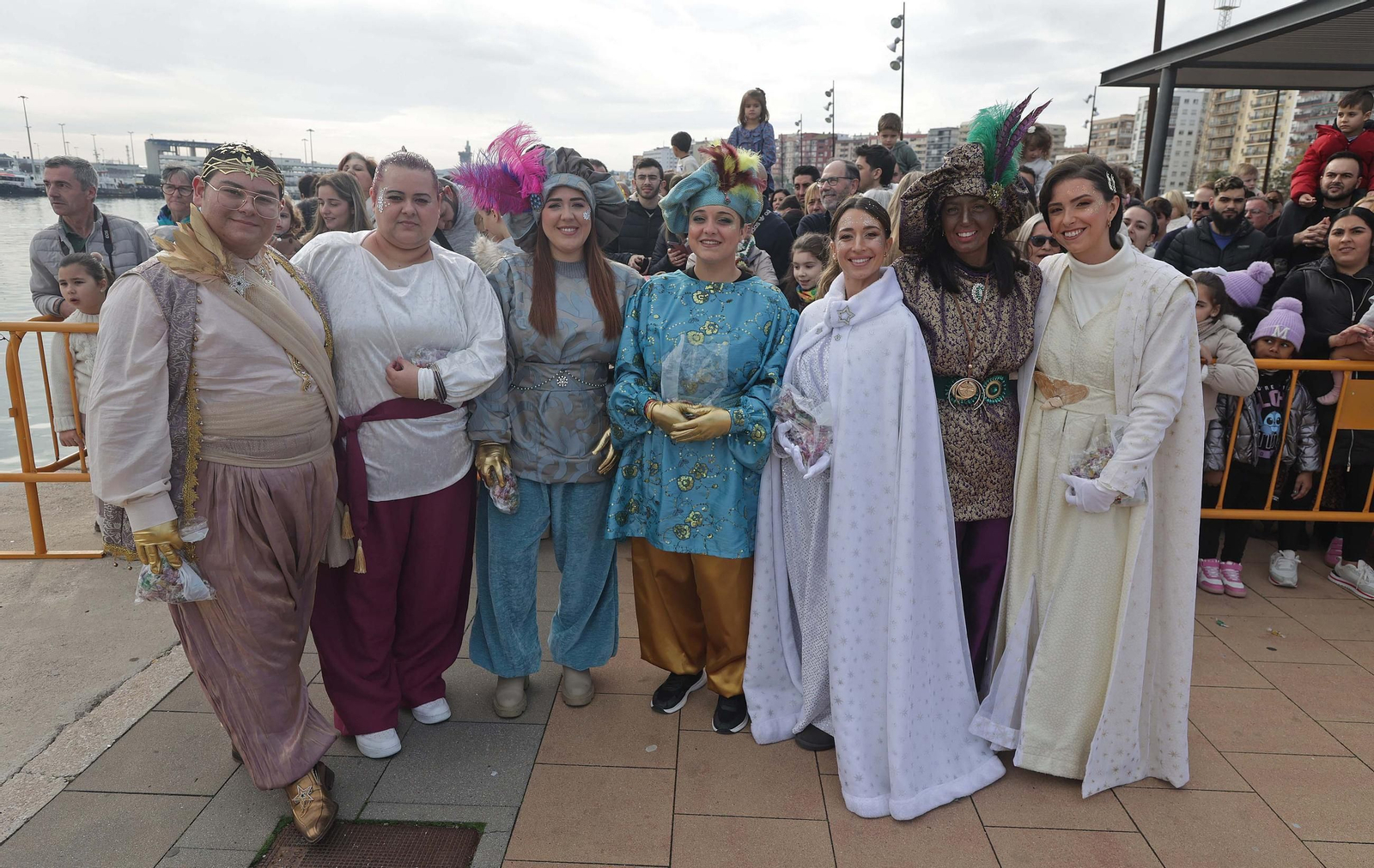 Búscate en las fotos del Arrastre de Latas 2025 en Algeciras