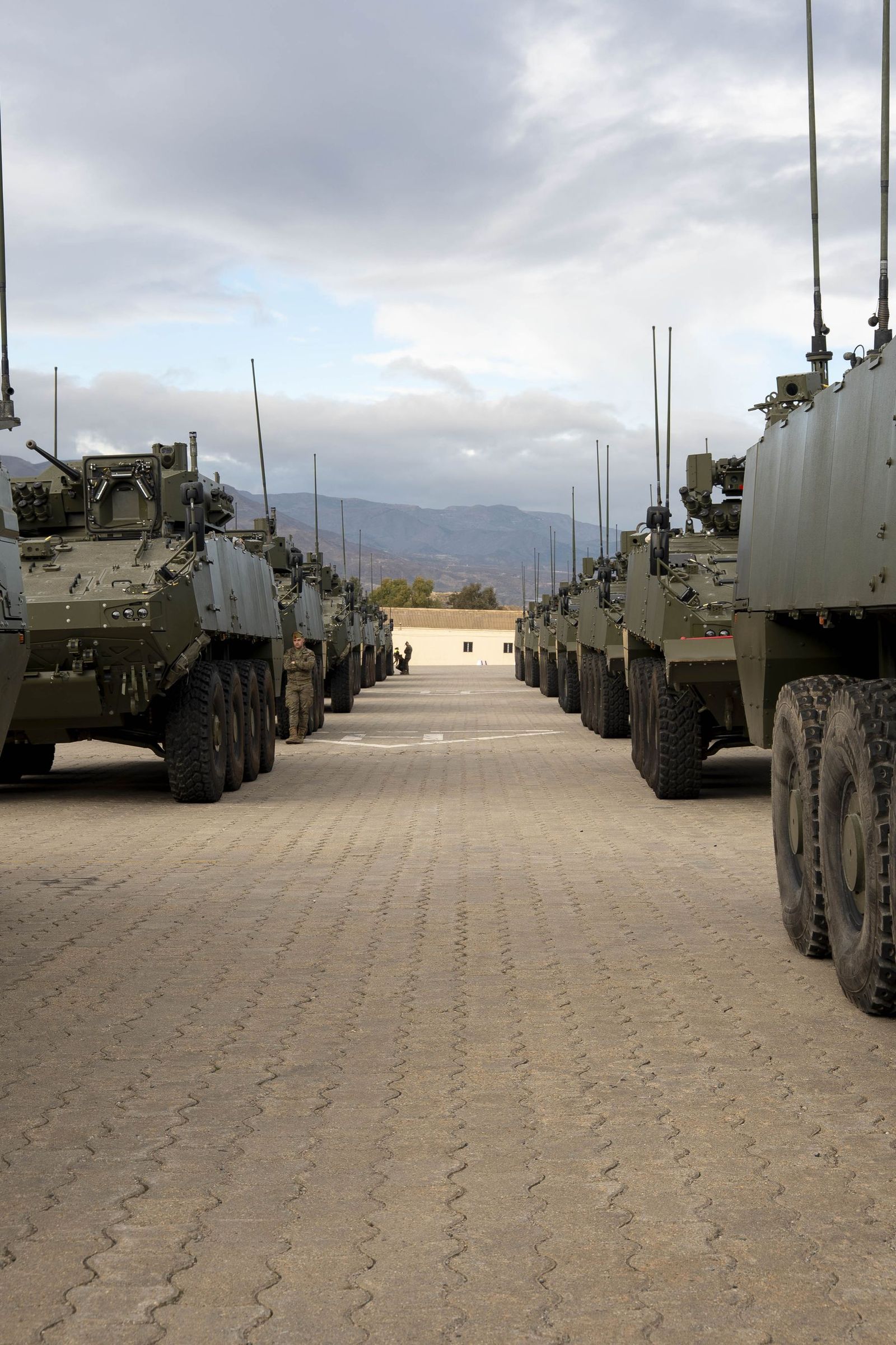 Margarita Robles entrega en Viator los primeros vehículos 8x8 ‘Dragón’ al Ejército de Tierra