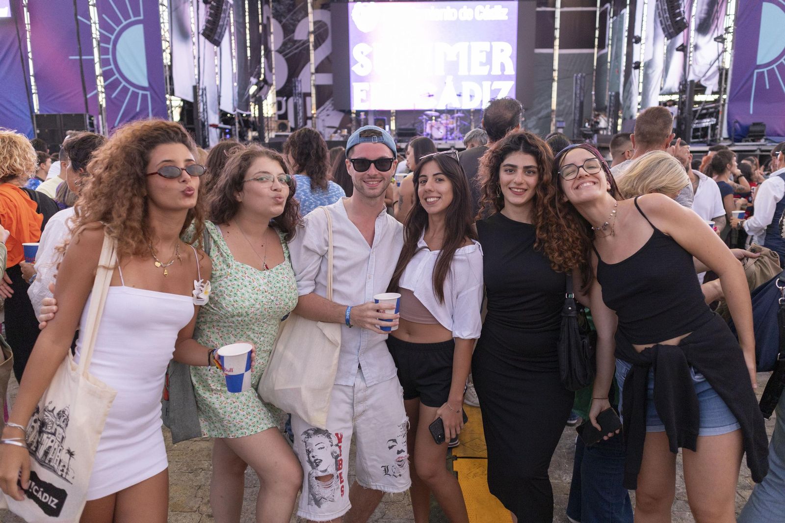 Búscate en las imágenes del concierto gratuito en el Muelle de Cádiz