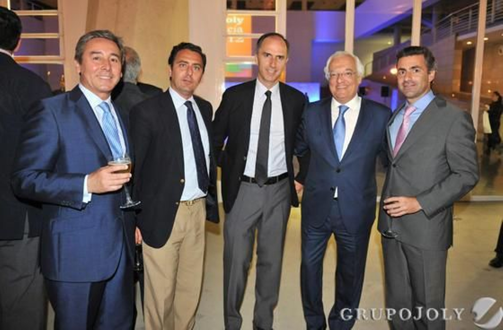 Antonio de Mora, Julián García de la Borbolla, Alfredo Chavarri, Alfonso Pérez de los Santos y Gonzalo Guillén.


Foto: Foto: Antonio Pizarro/Juan Carlos Vázquez/Victoria Hidalgo/ Manuel Gómez