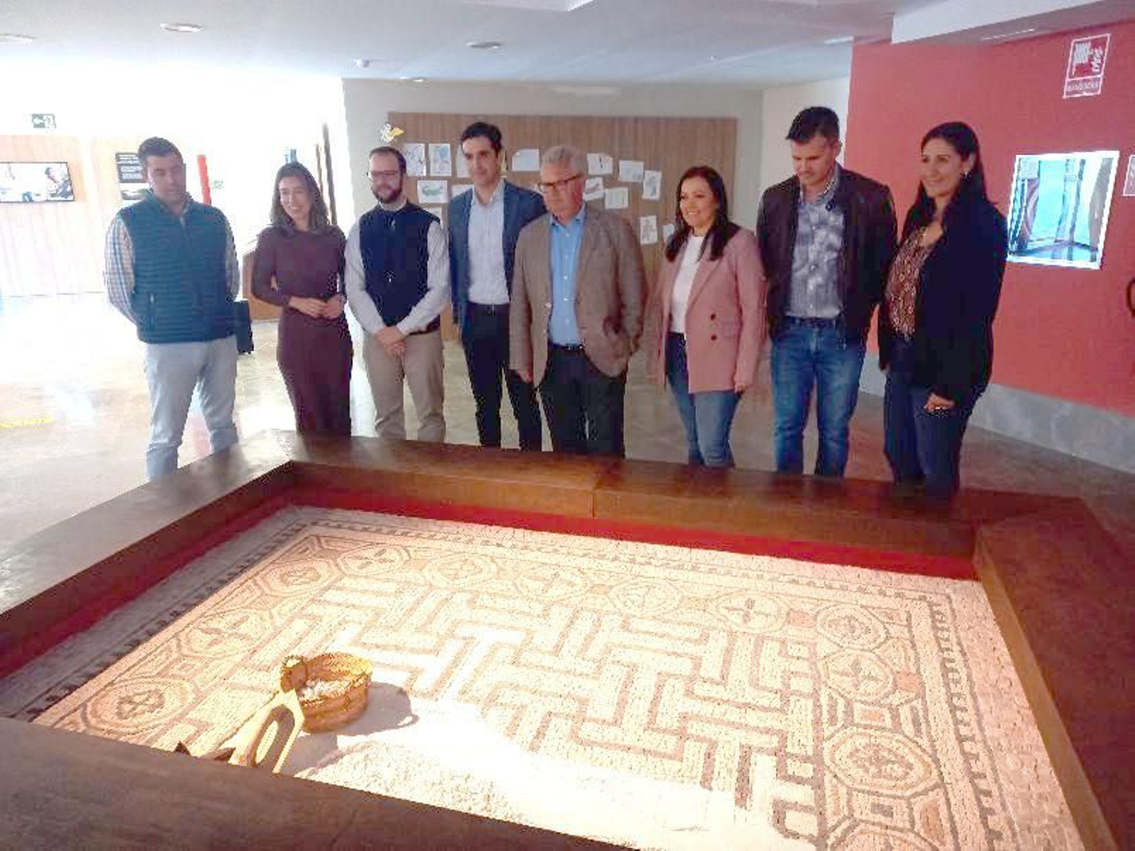 Un momento de la visita Fuente-Álamo.