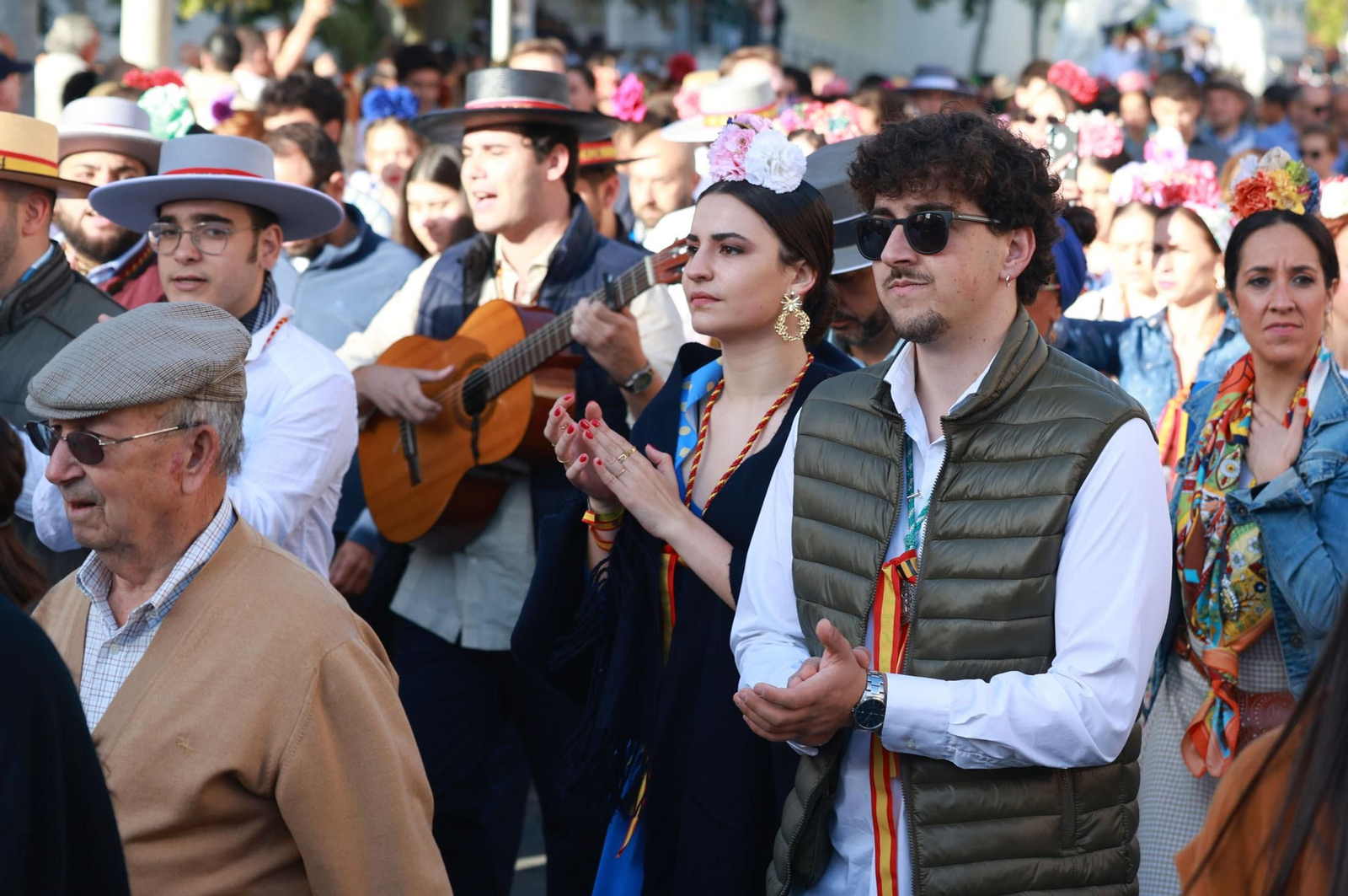 Las mejores imágenes de los peregrinos en la salida de Emigrantes