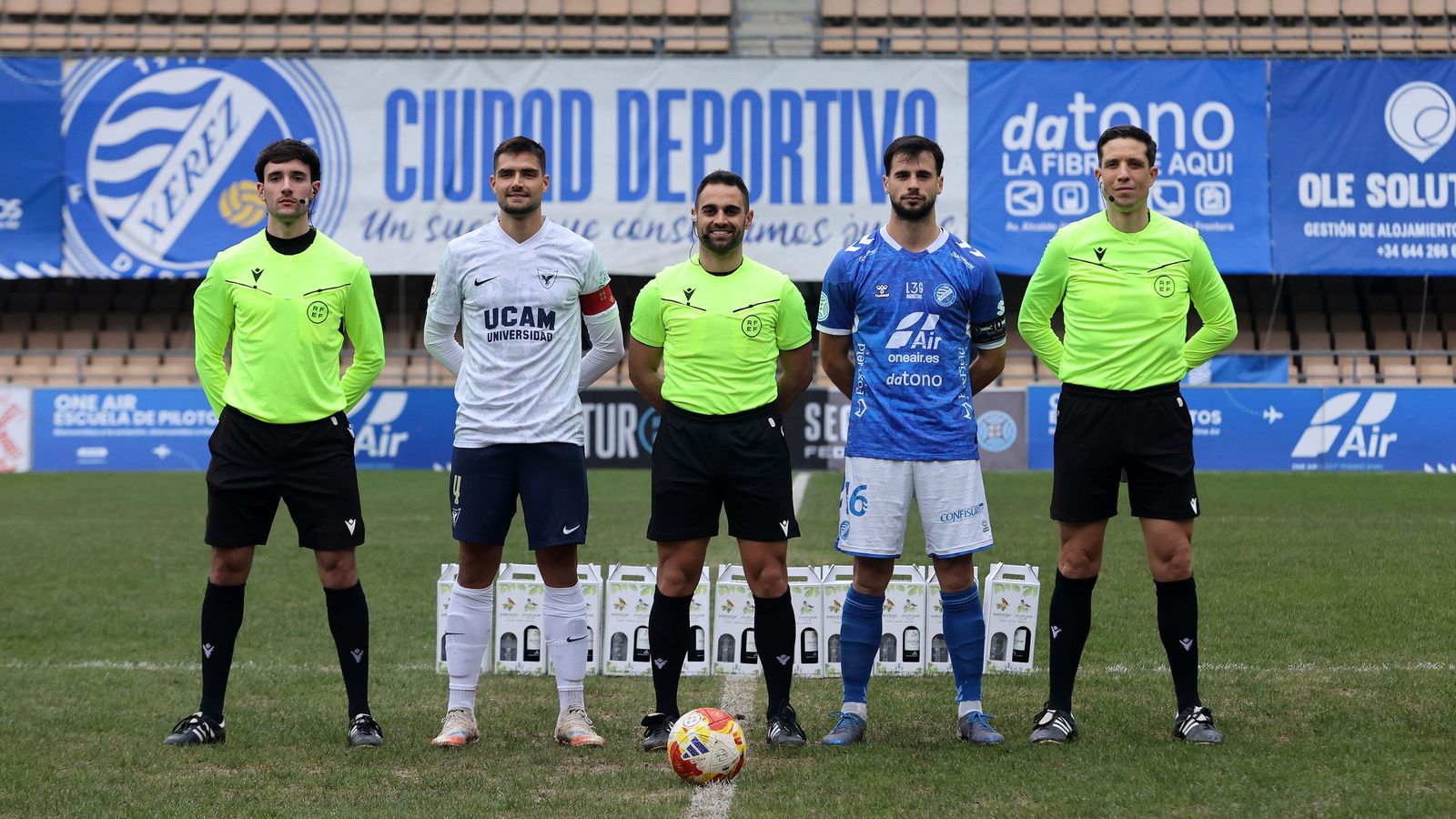 Imágenes del Xerez DFC contra el UCAM Murcia CF en Chapín